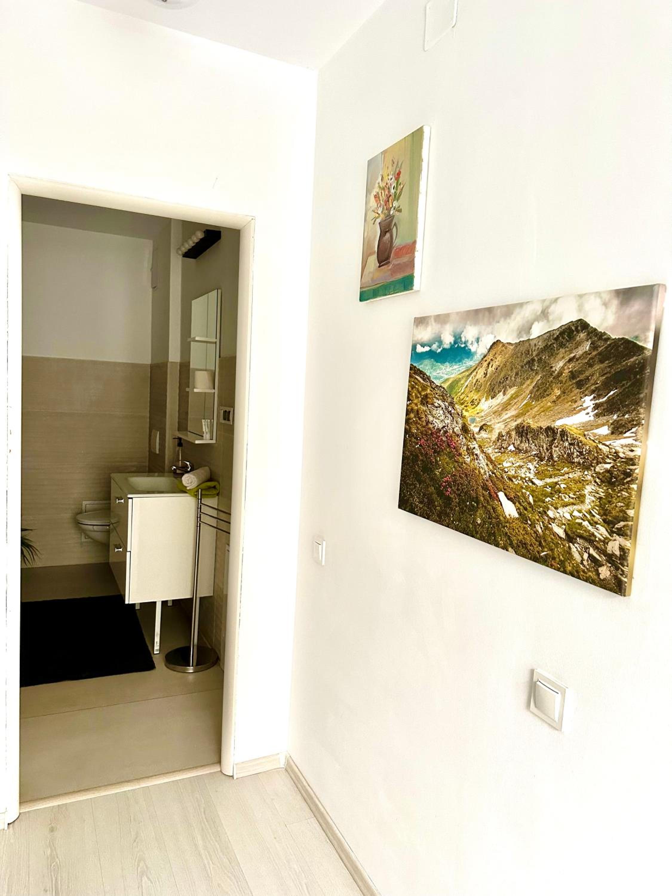 One-Bedroom Apartment - Photo 6