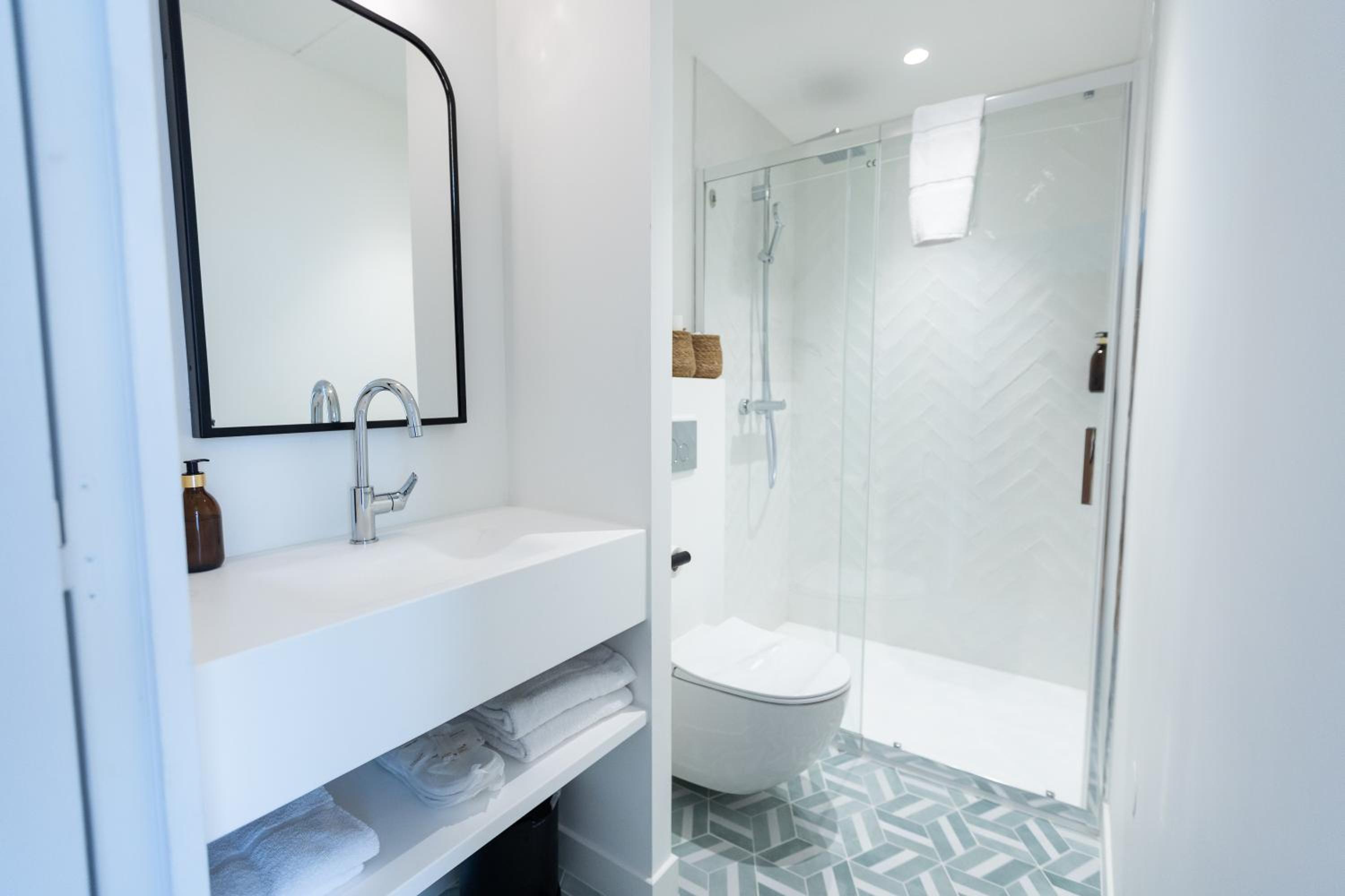 Deluxe Double Room - Photo 10