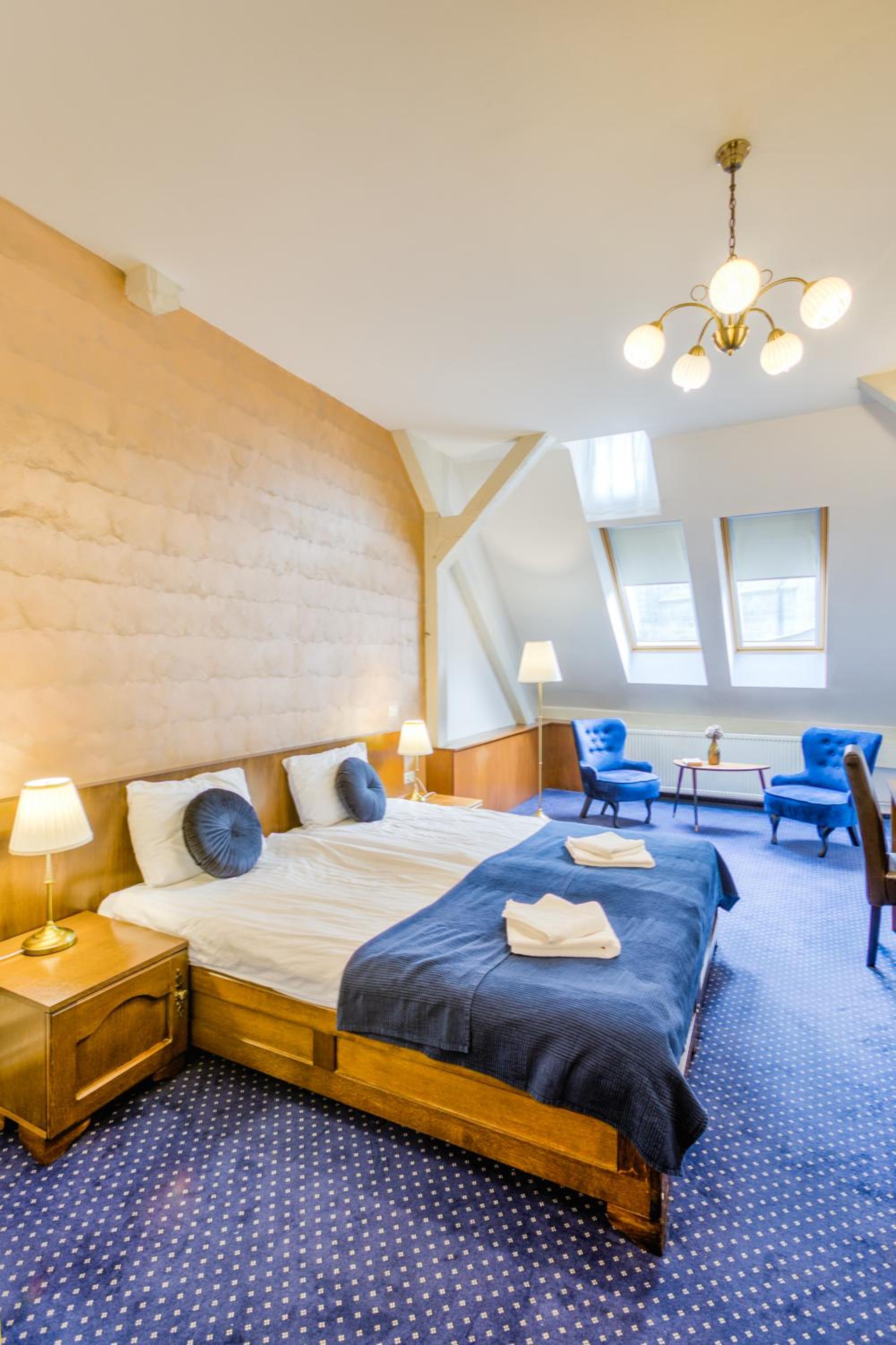 Deluxe Double or Twin Room with Black Church View photo 3