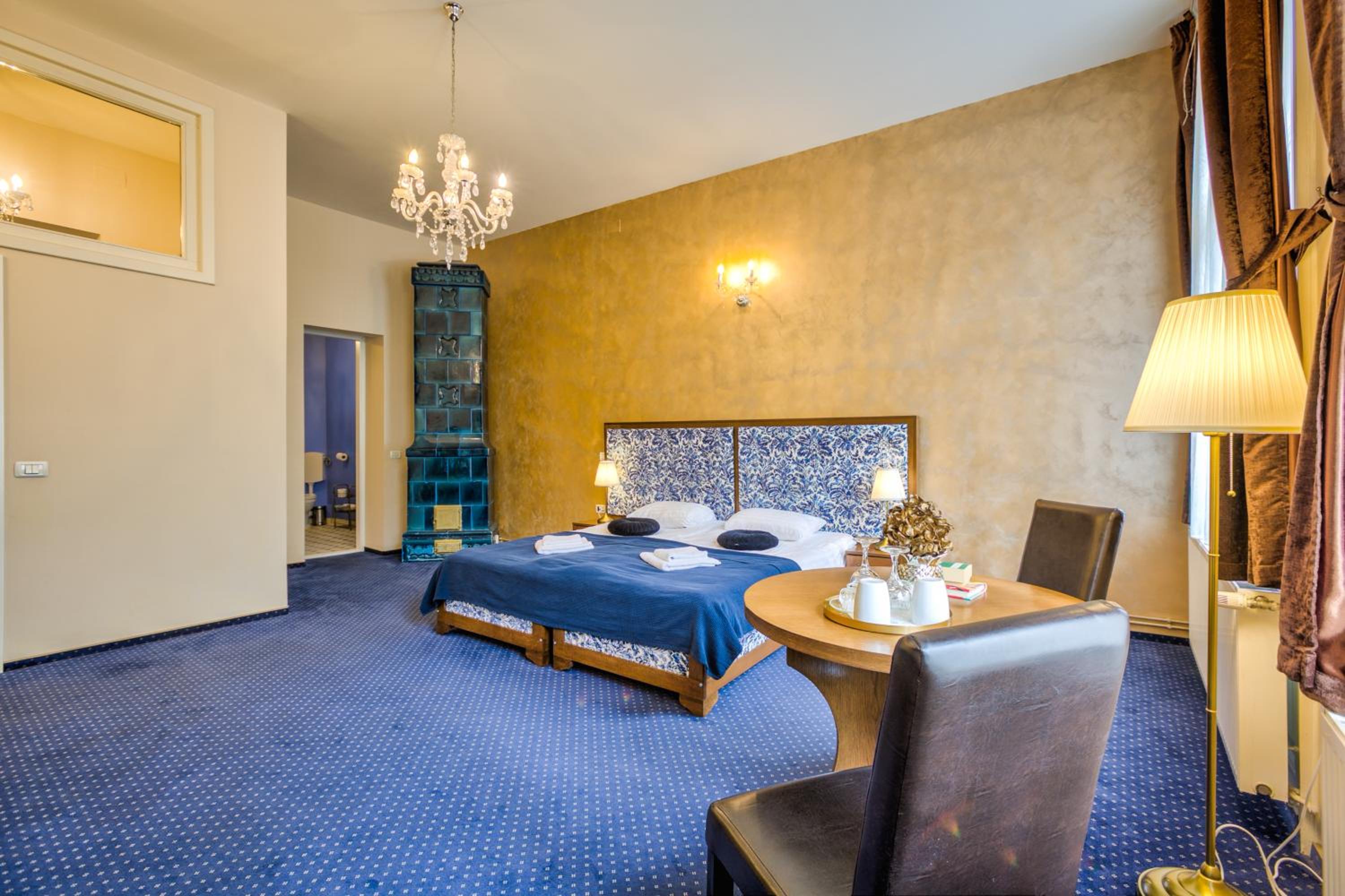Deluxe Double or Twin Room with Black Church View photo 1