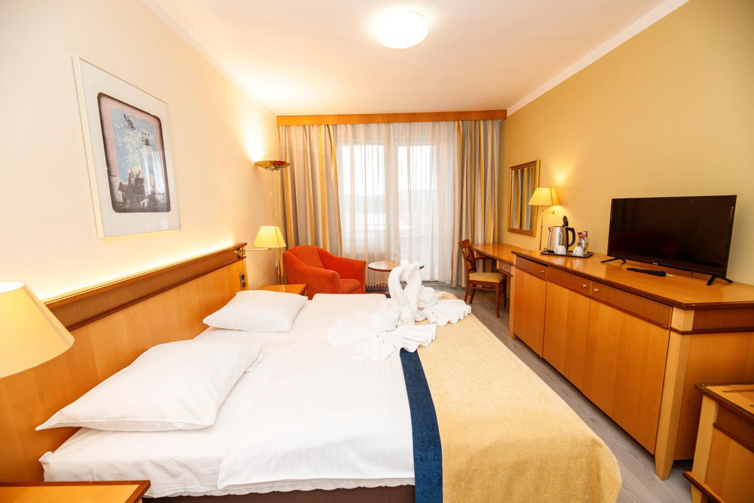 Superior Double or Twin Room photo 3
