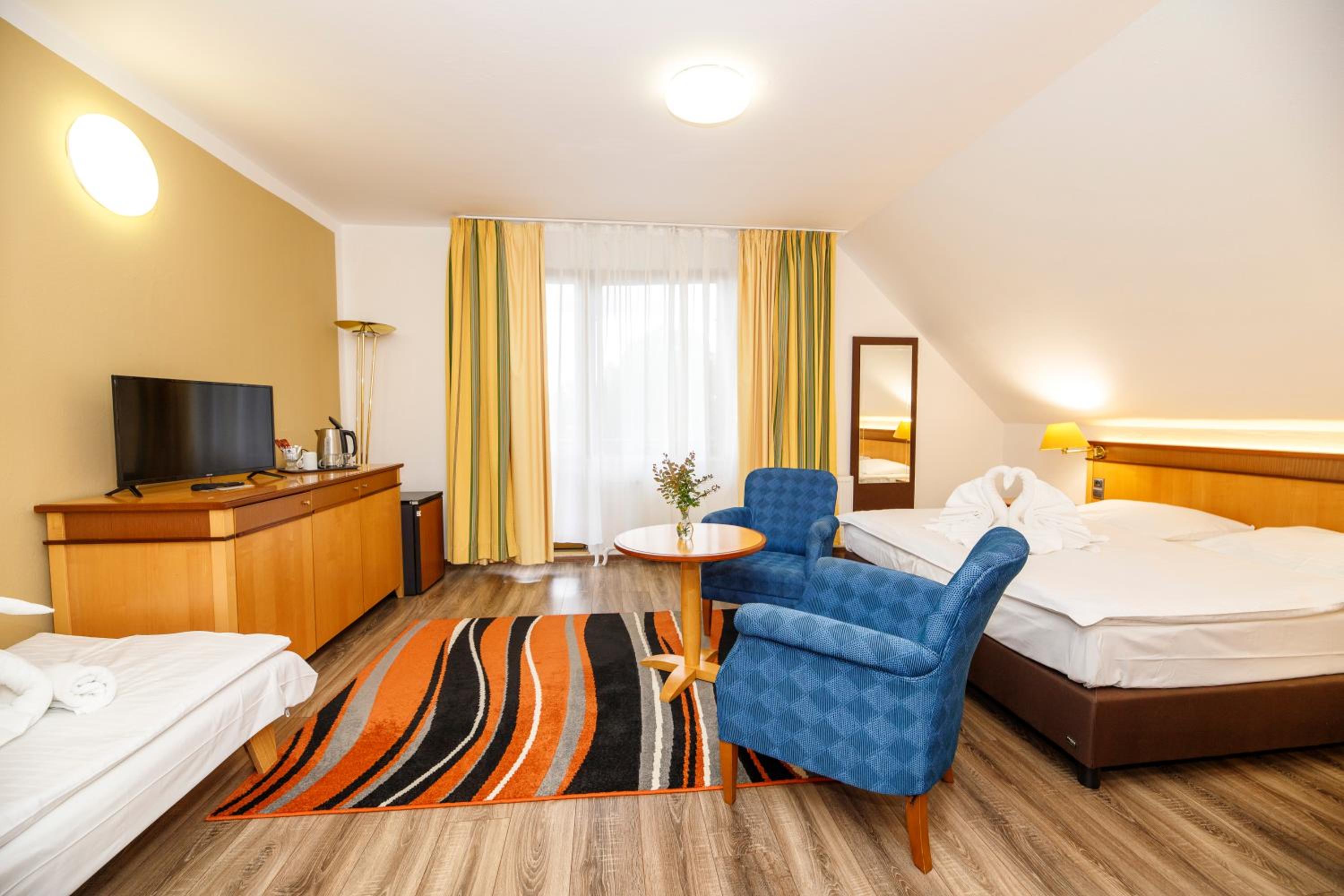 Superior Triple Room photo 3