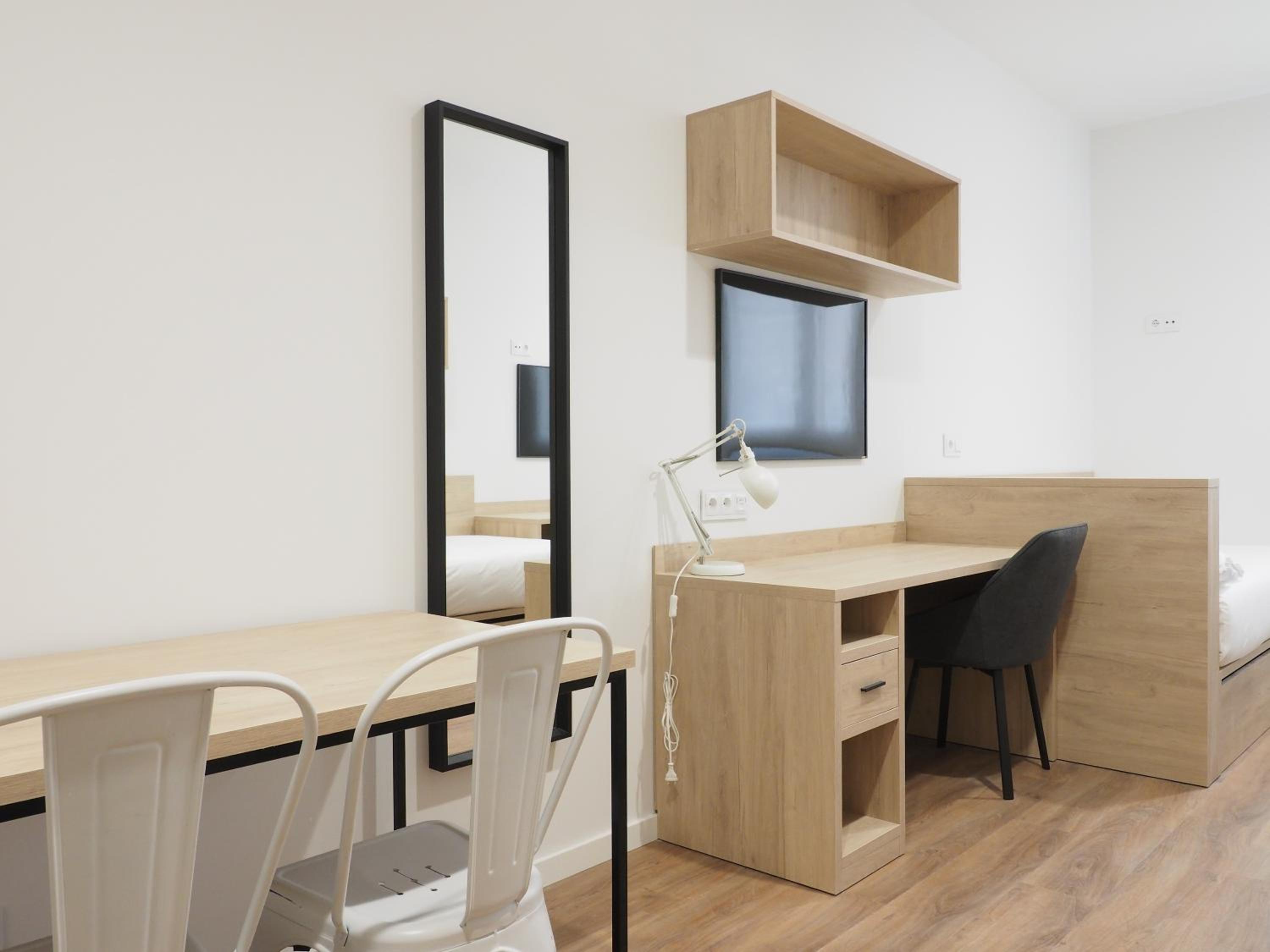 Double Room - Photo 6