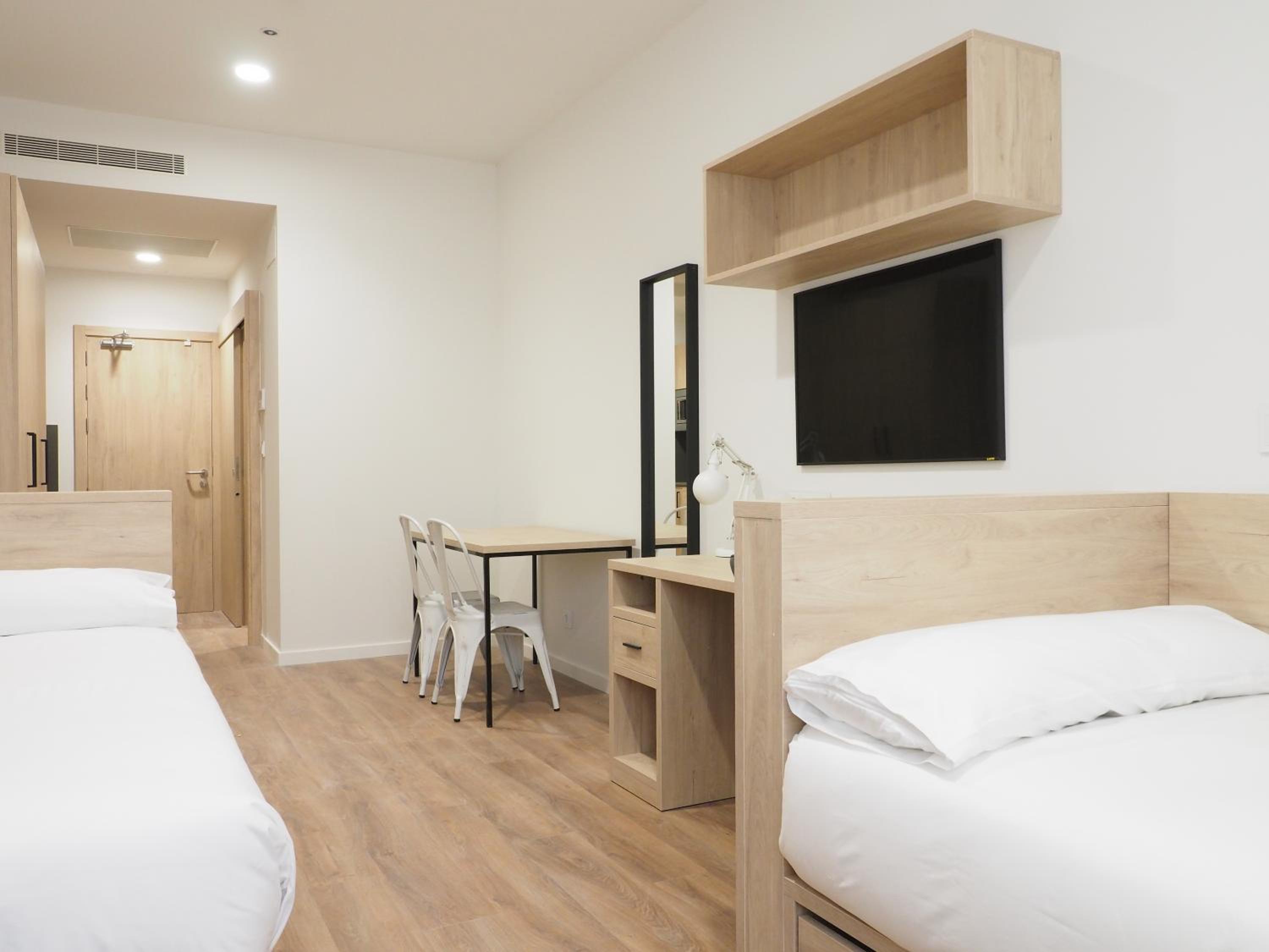 Double Room - Photo 7