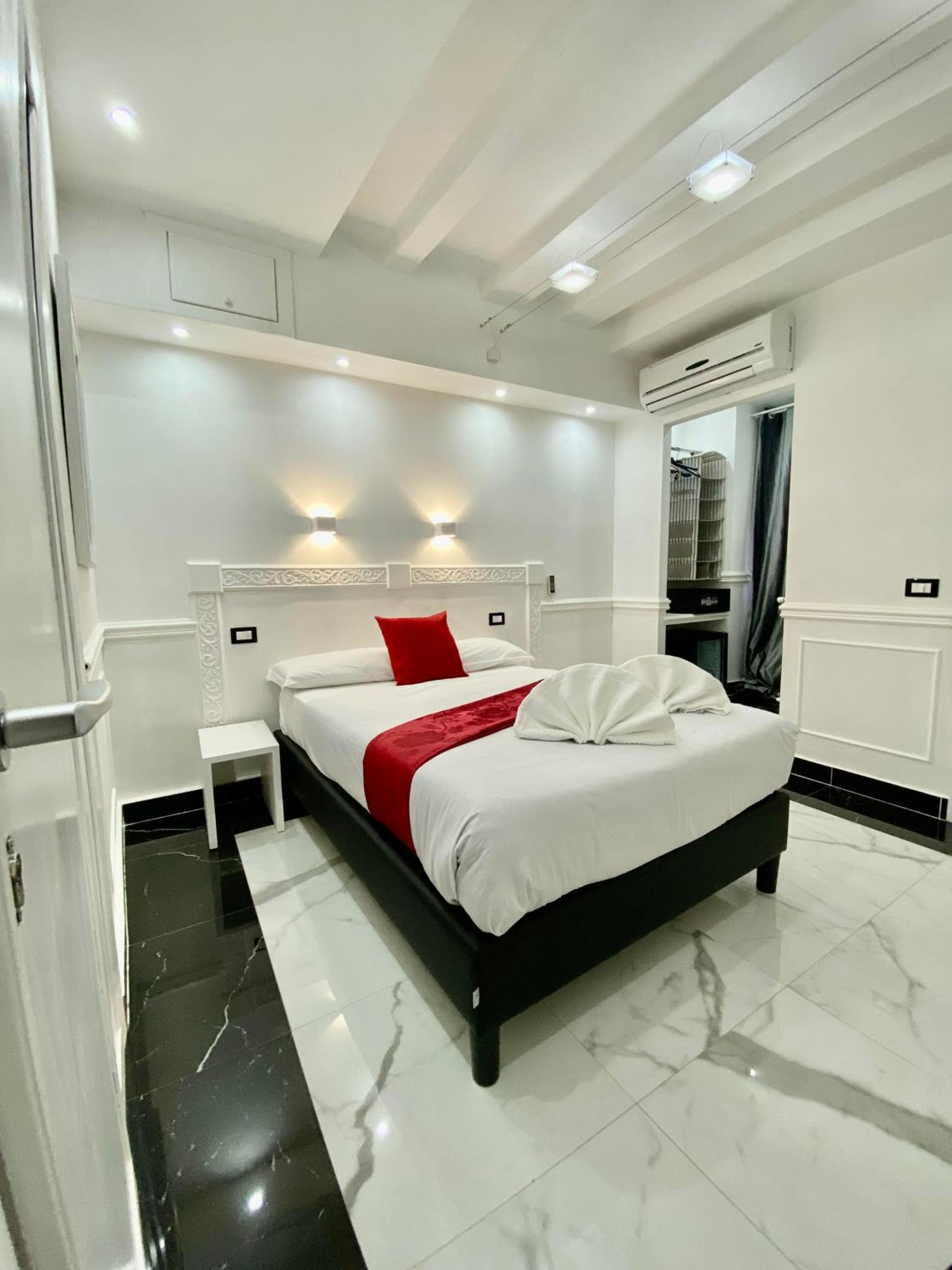Economy Double Room photo 1
