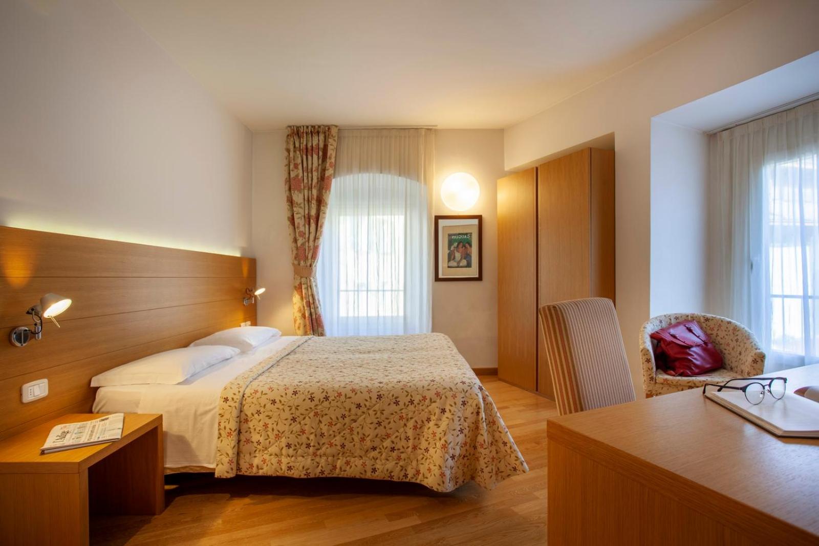 Standard Double or Twin Room - Photo 3