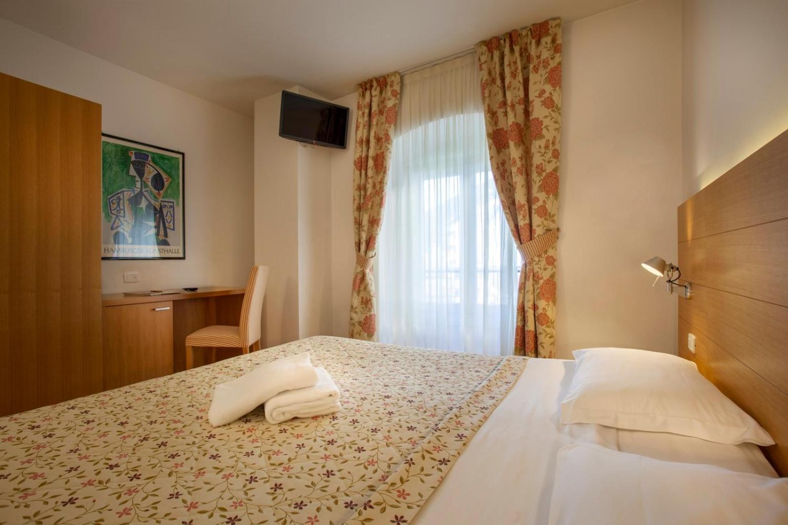 Standard Double or Twin Room - Photo 2