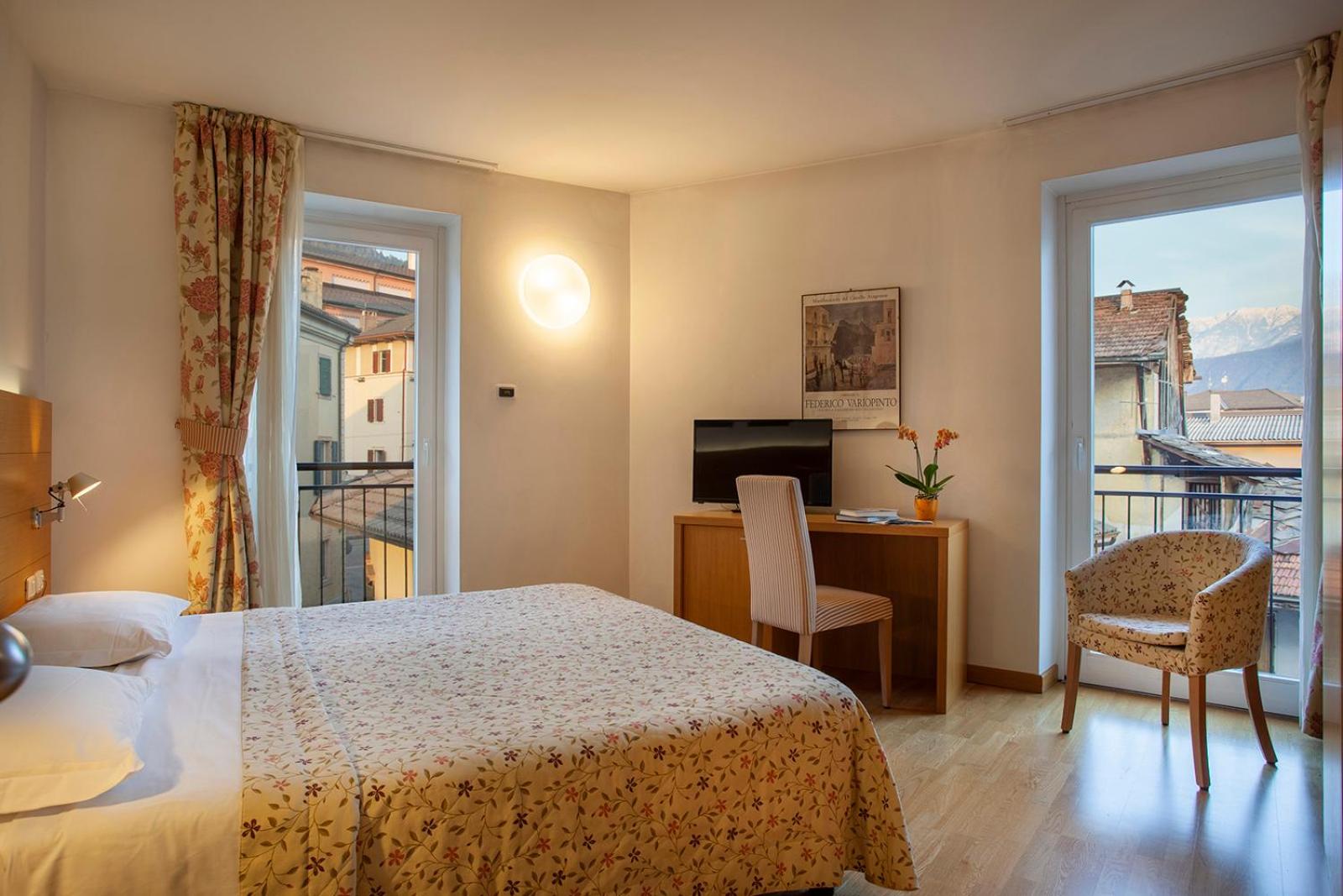 Standard Double or Twin Room - Photo 8
