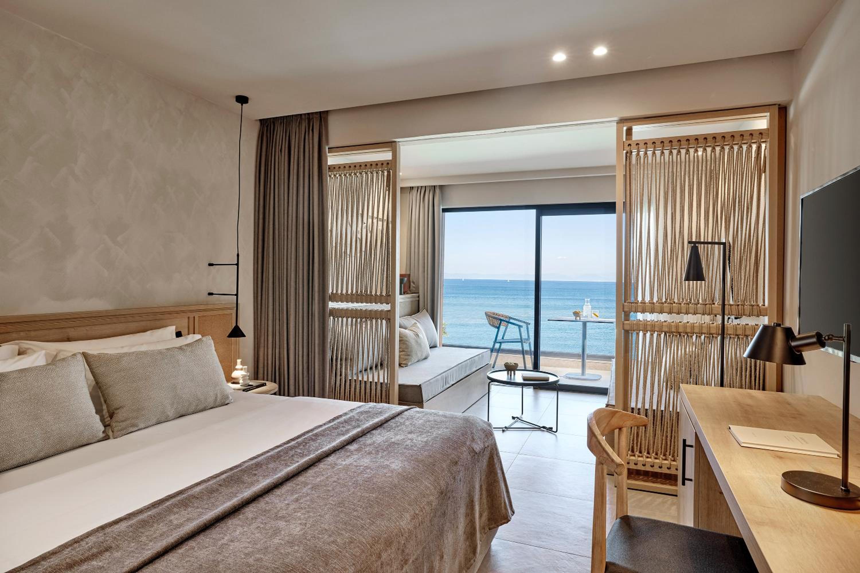 Junior Suite with Sea View - Photo 1