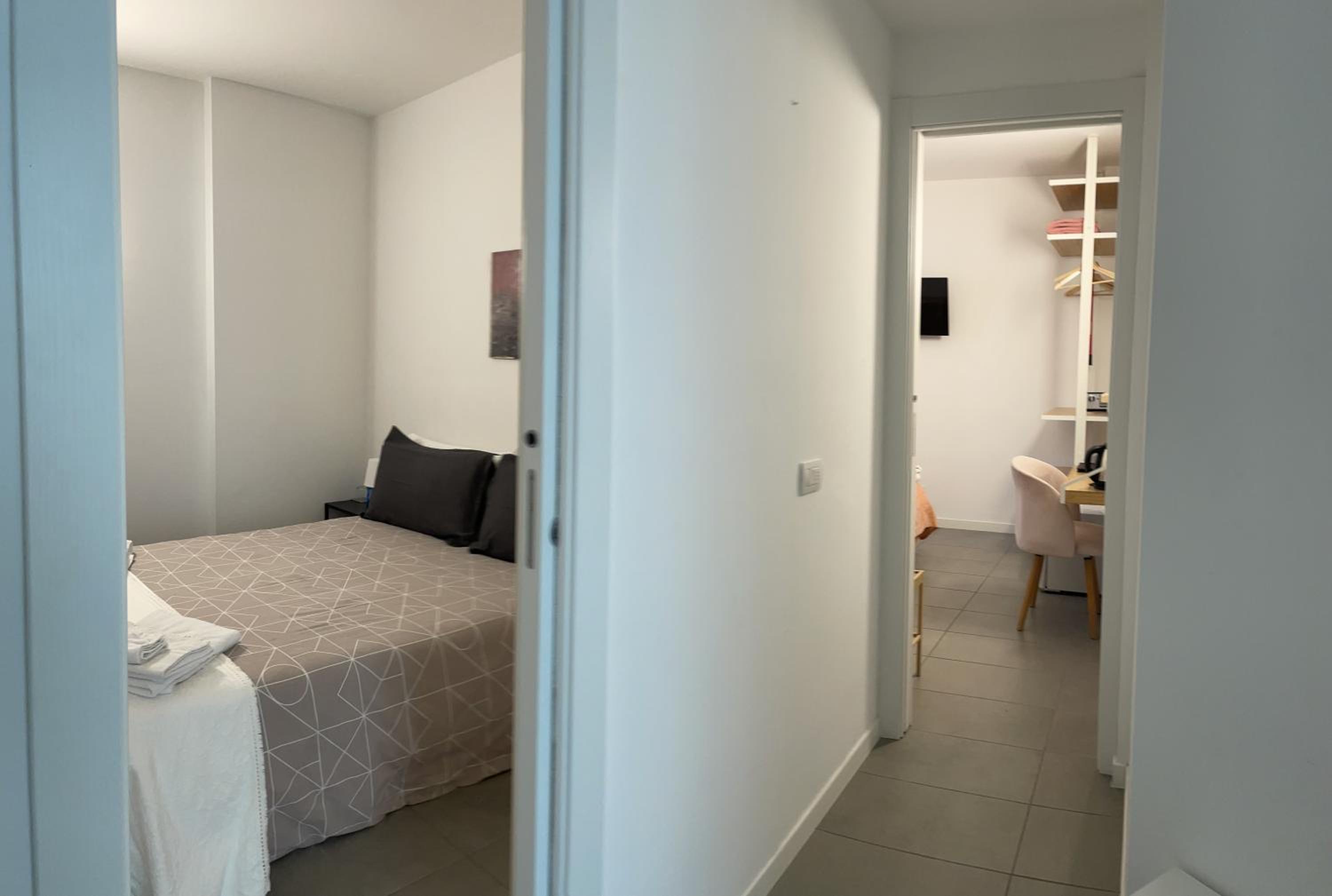 Quadruple Room with Private Bathroom - Photo 15