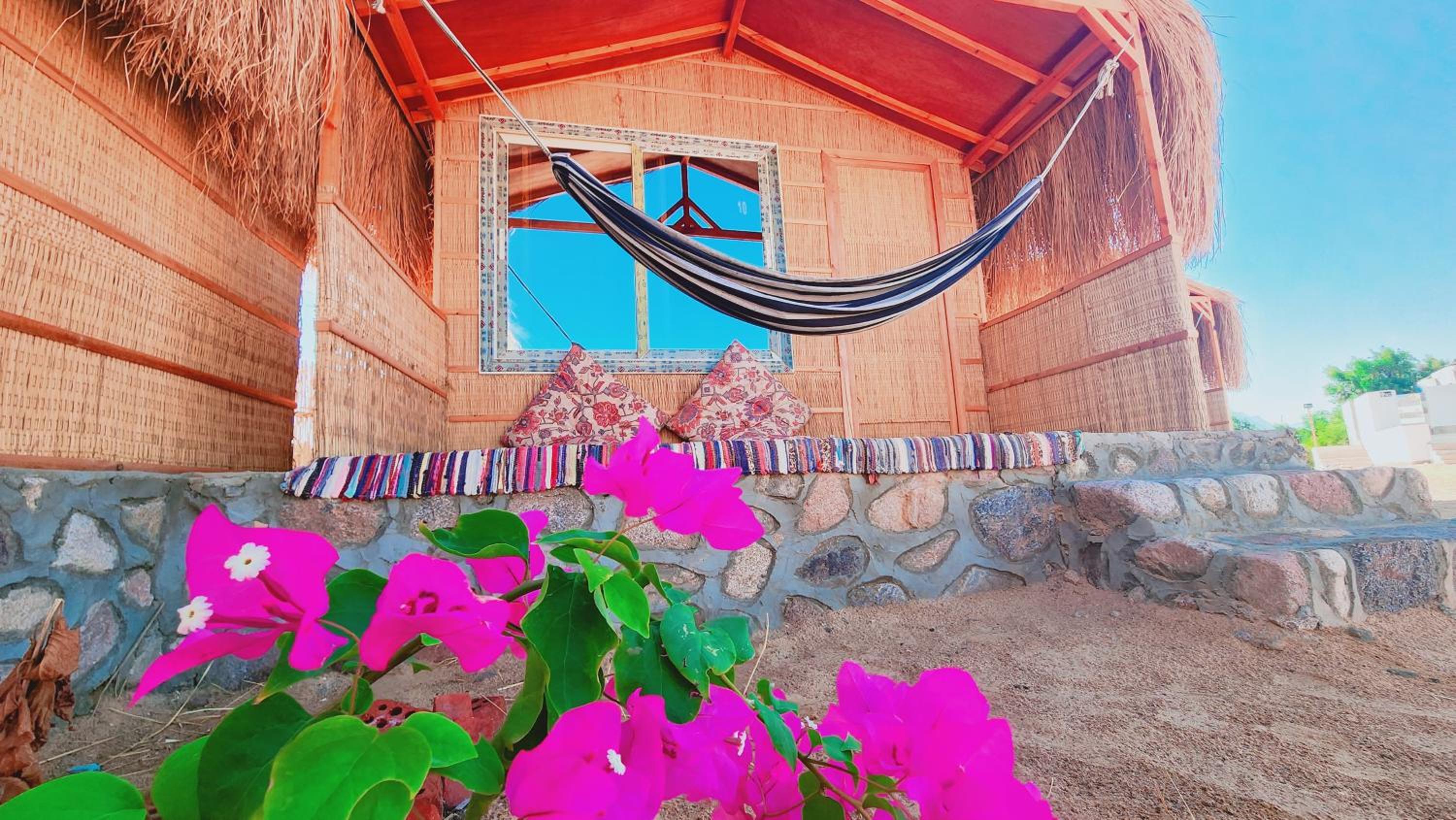Bungalow with Sea View - Photo 4