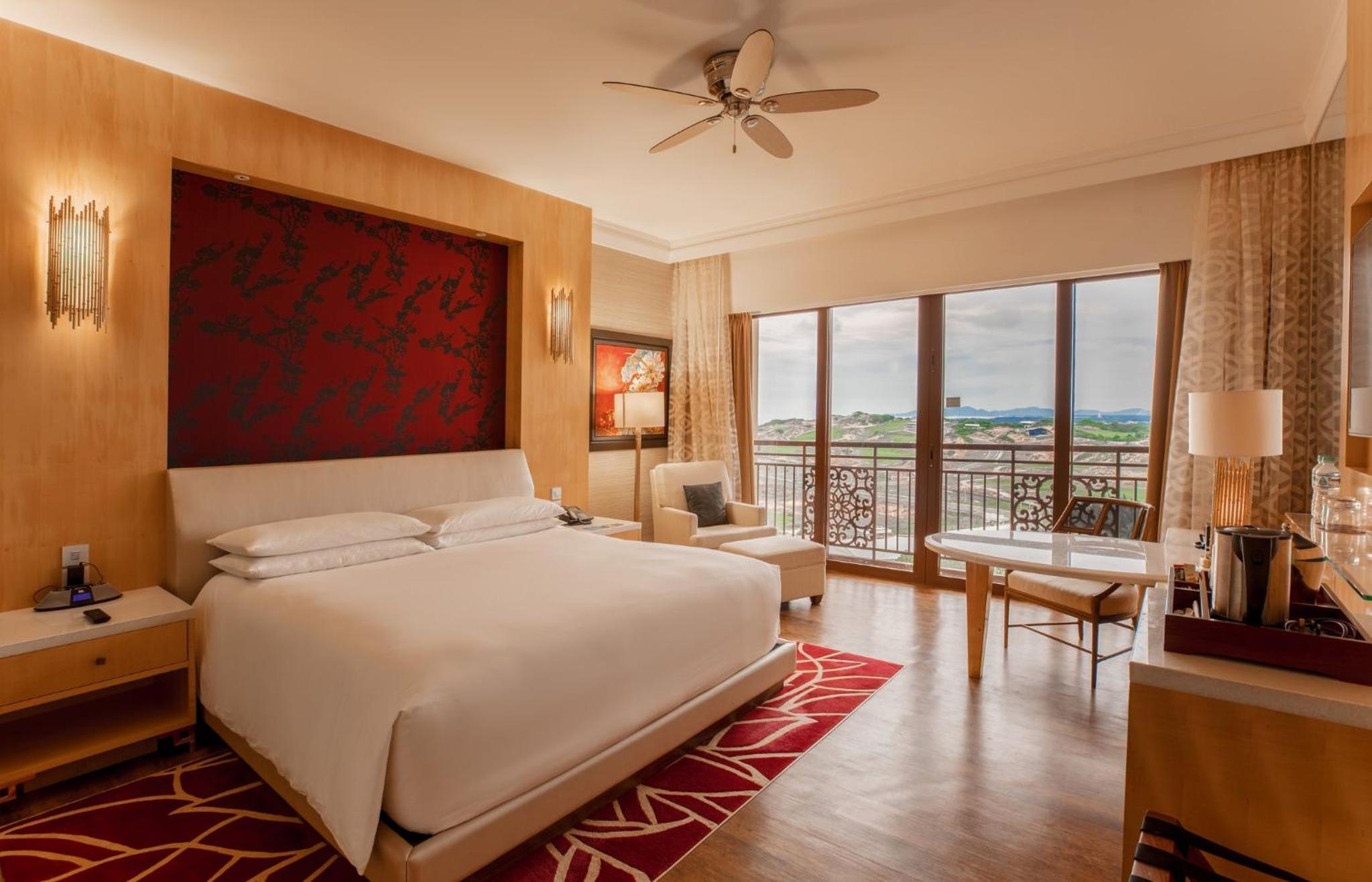 Classic King Room with Grand Golf View