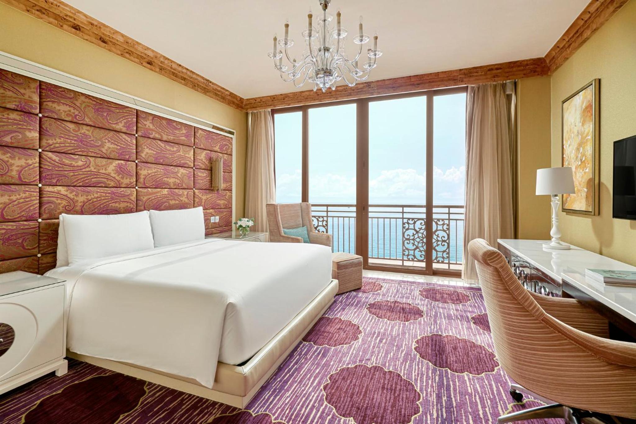 One-Bedroom King Suite with Grand Ocean View - Smoking