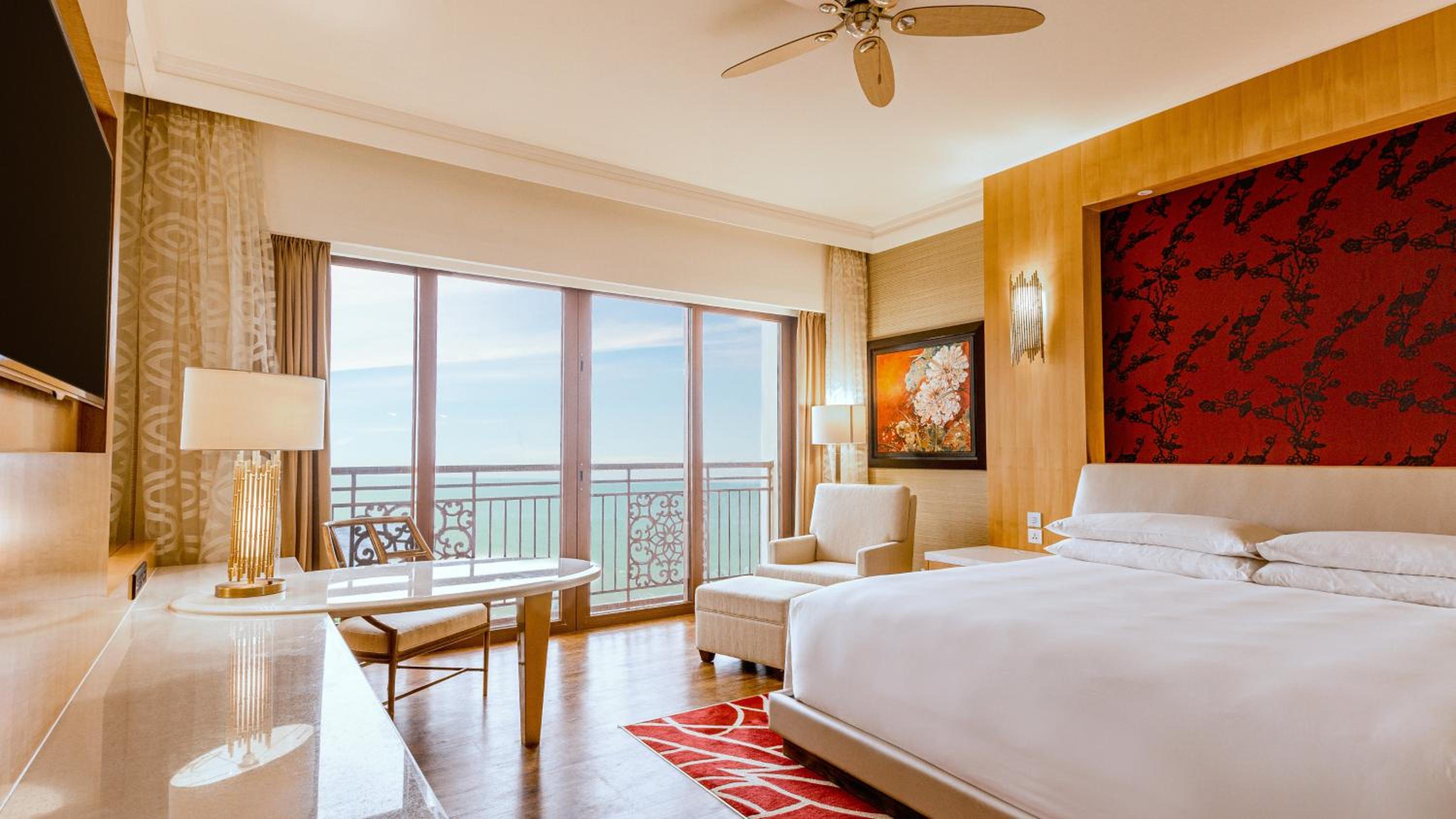 Classic King Room with Grand Ocean View - Smoking
