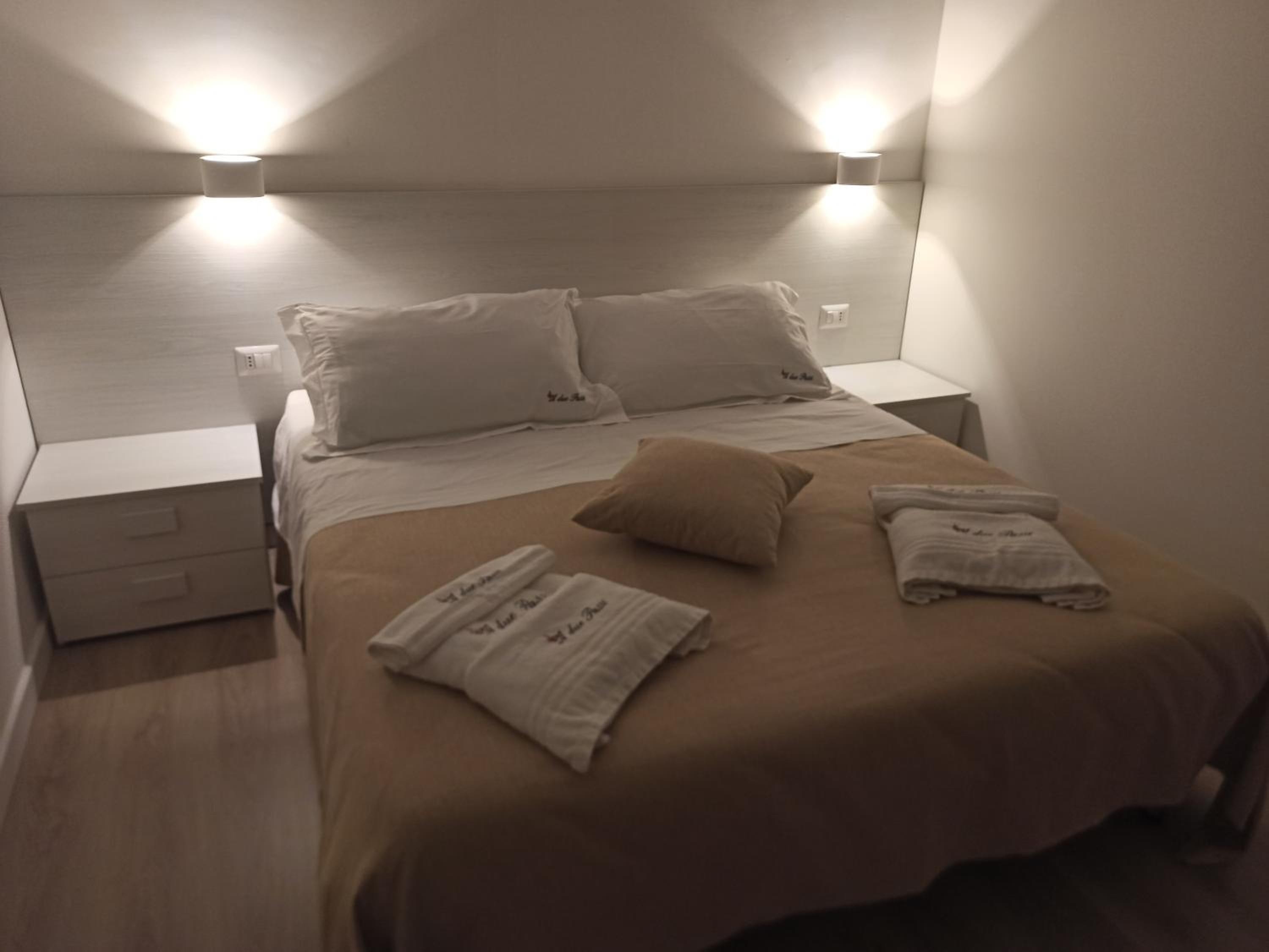 Large Double Room - Photo 2