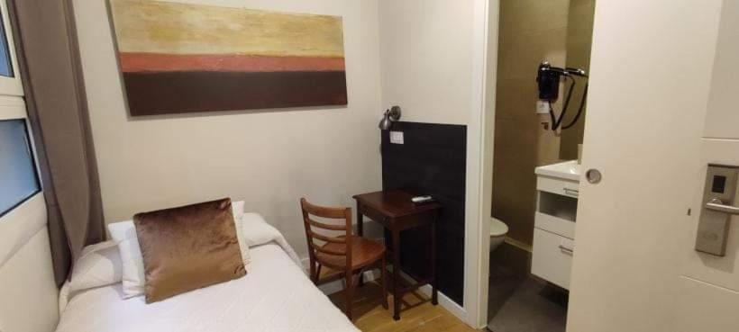 Small Single Room with Private Bathroom photo 2