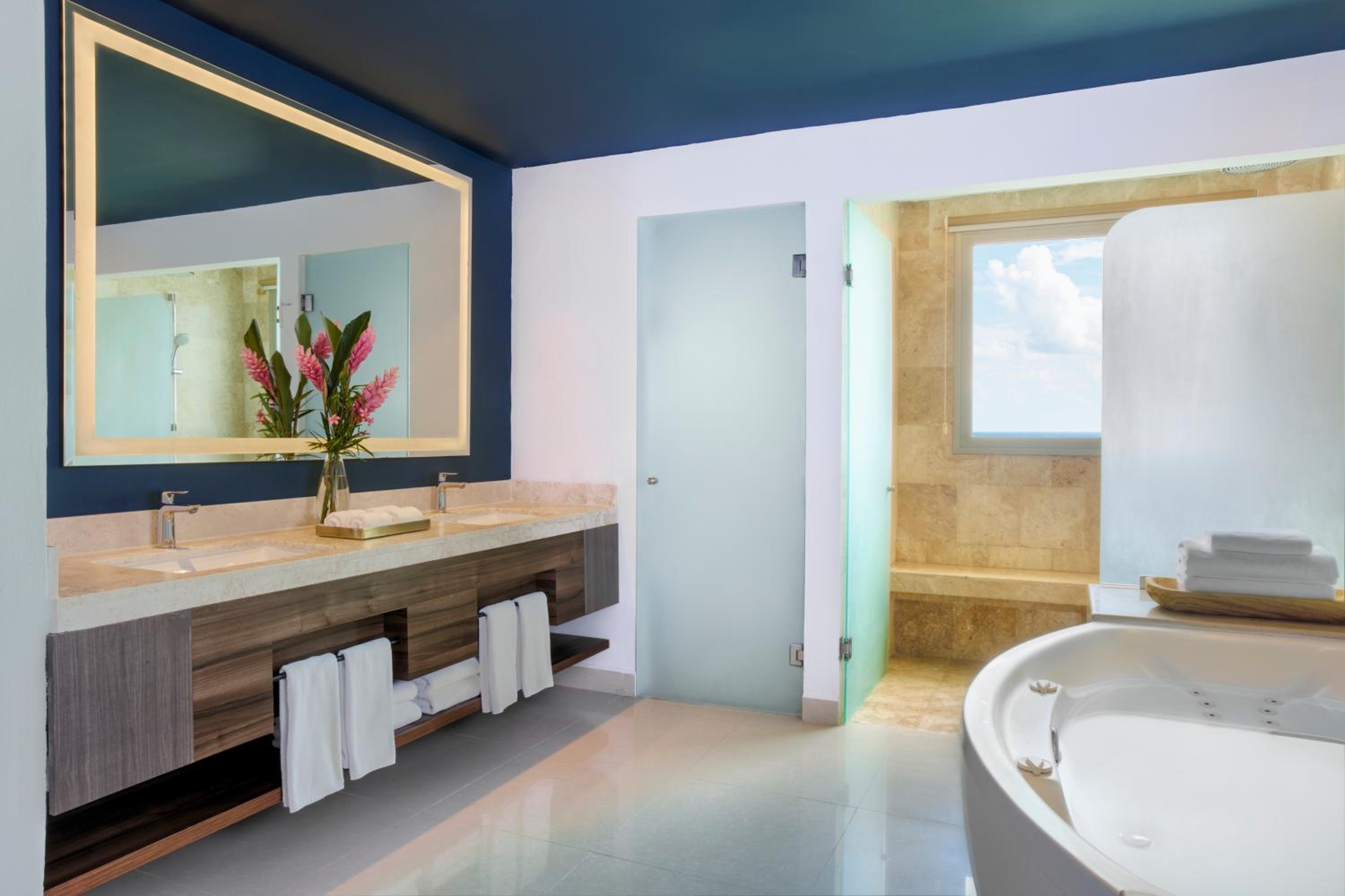 Preferred Club Master King Suite - Ocean Front - Photo 9