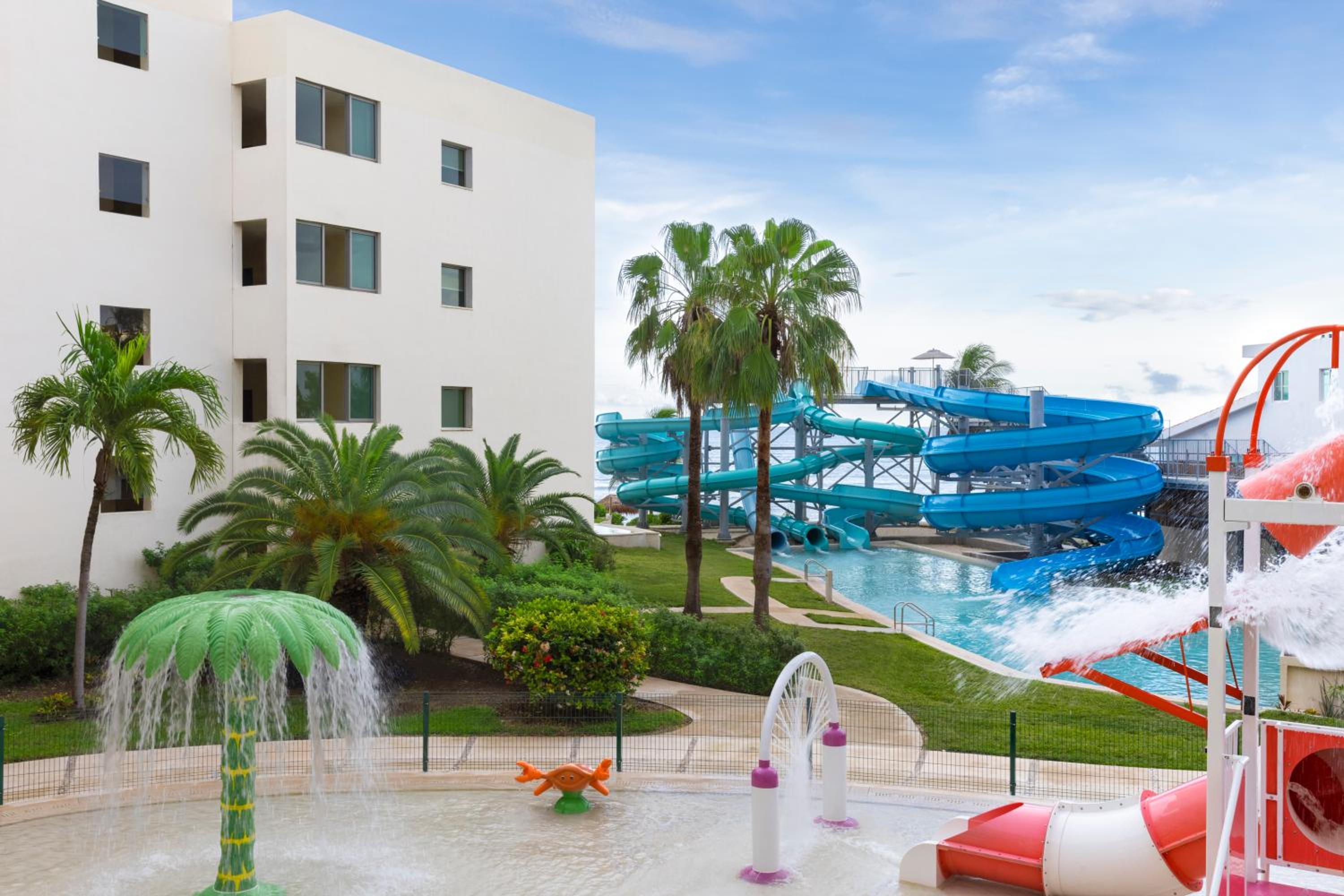 Double Junior Suite with Water Park View - Photo 3