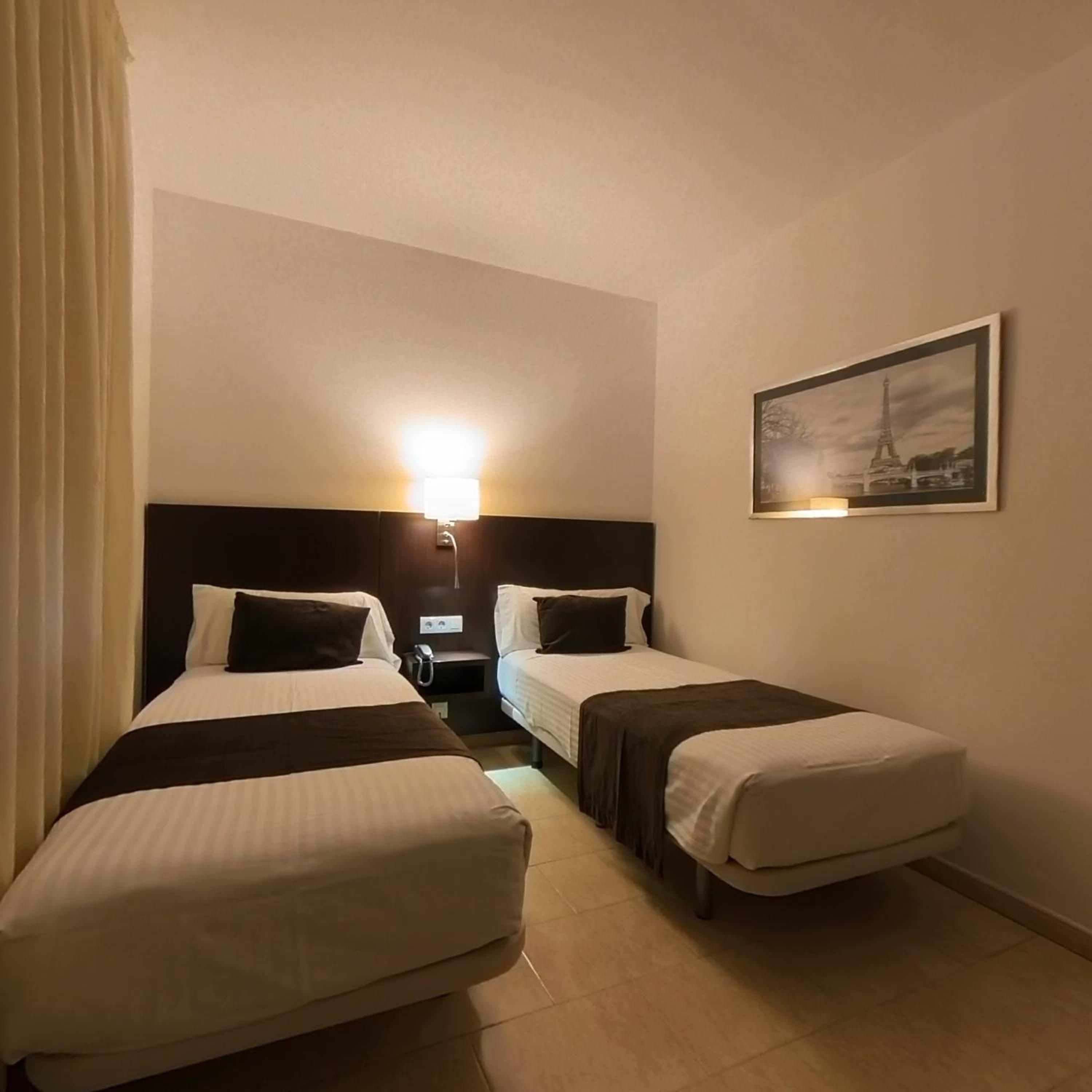 Standard Double Room photo 3
