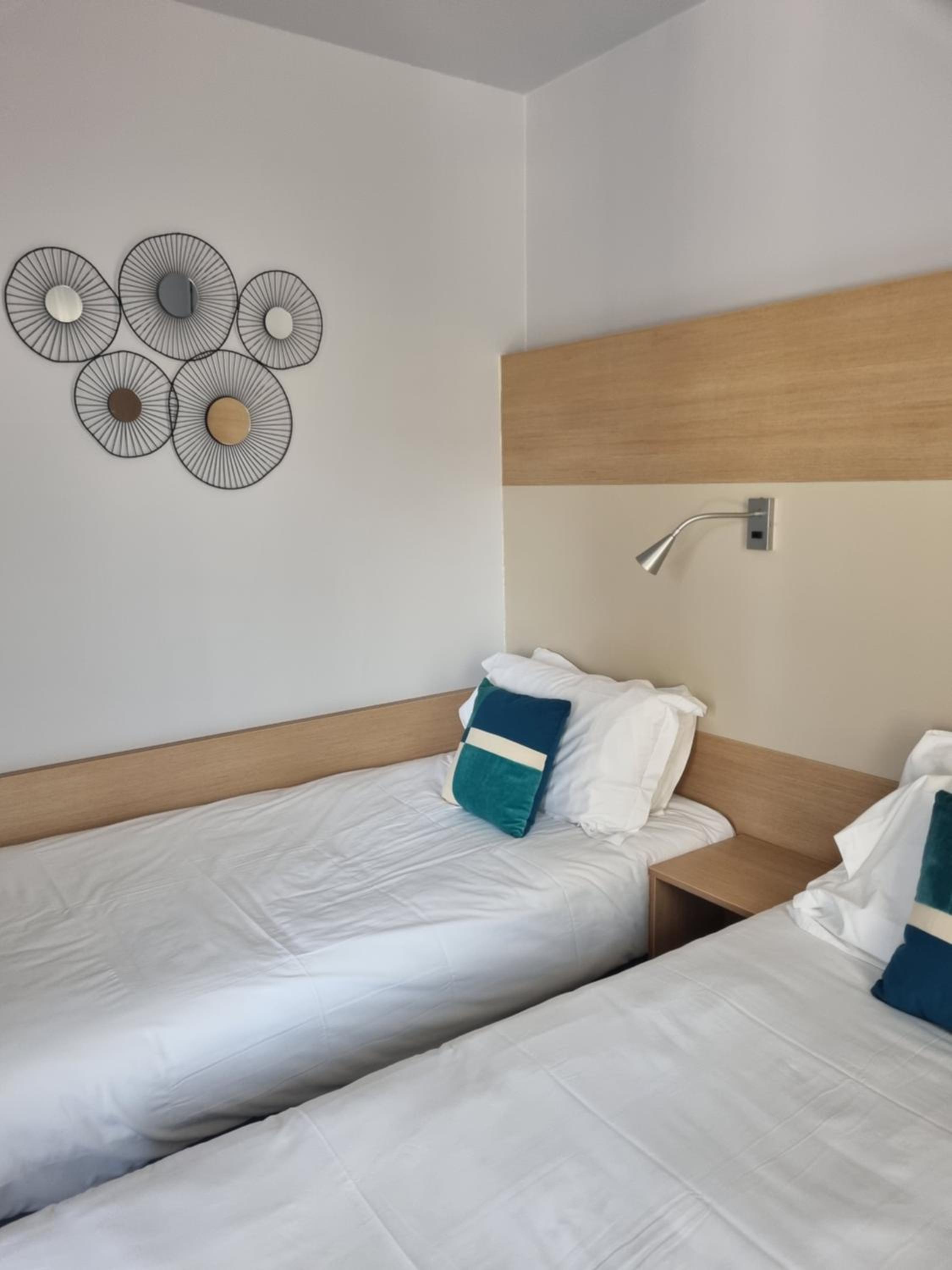 Twin Room - Photo 2