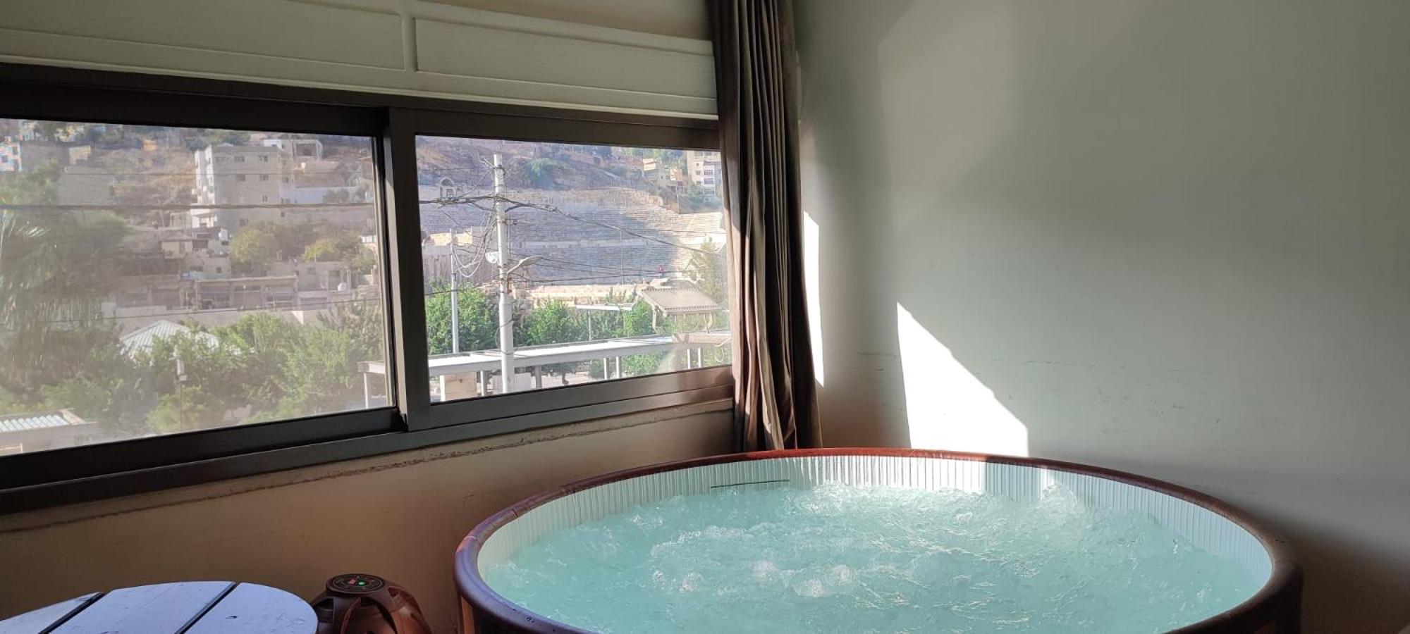 Double Room with Jacuzzi and Theater View