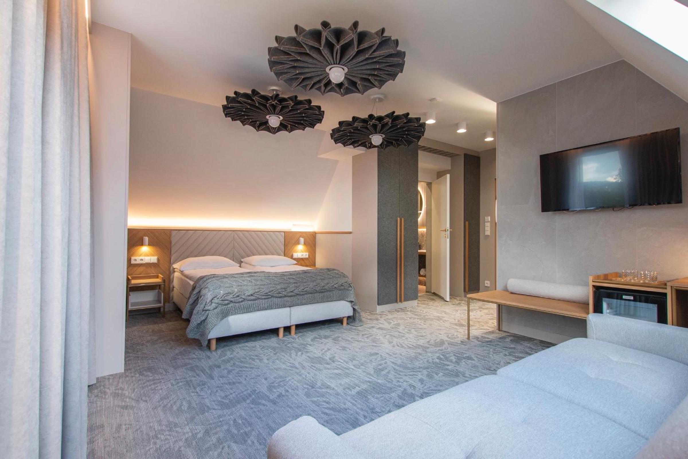 Deluxe Family Room - Photo 7
