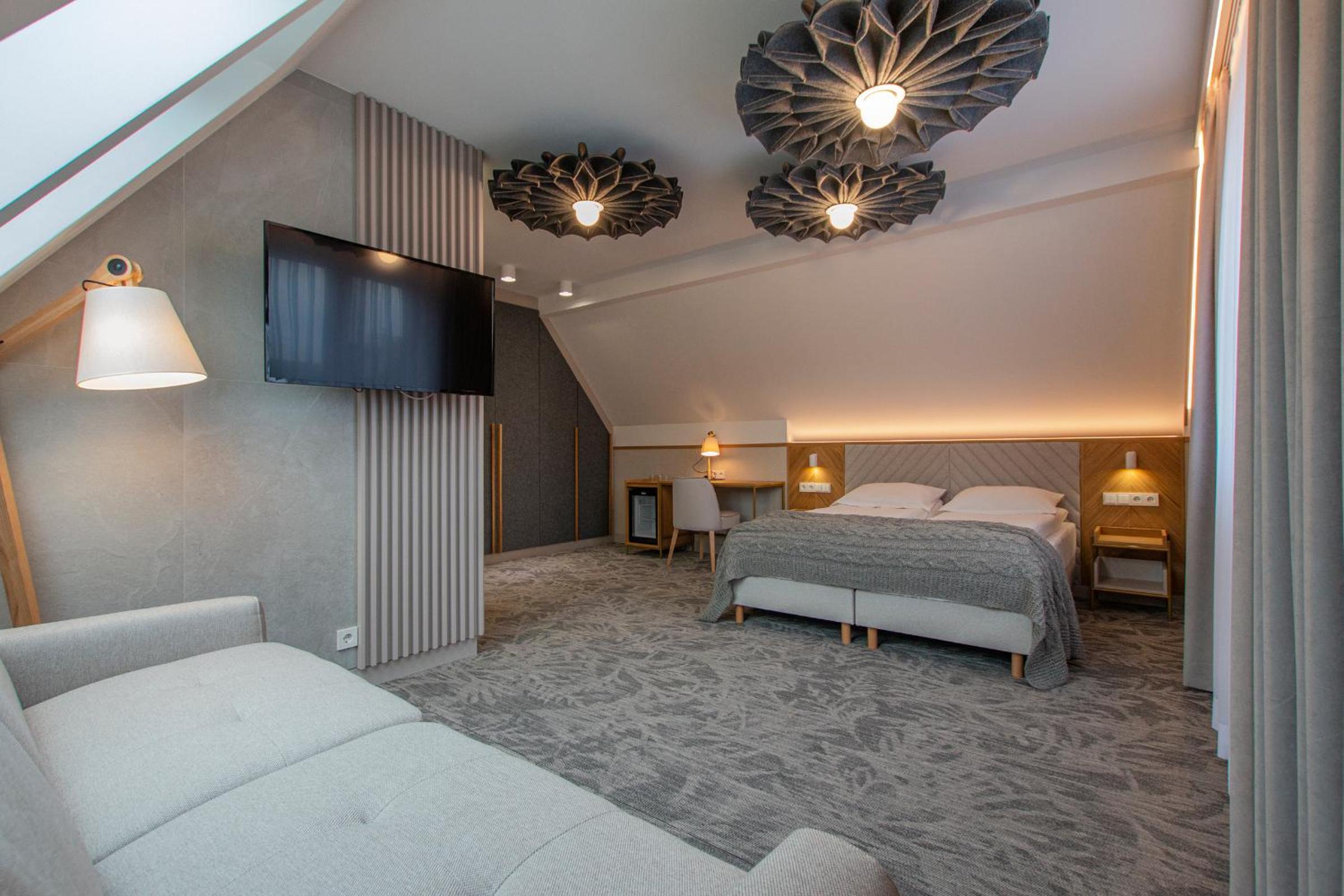 Deluxe Family Room - Photo 9