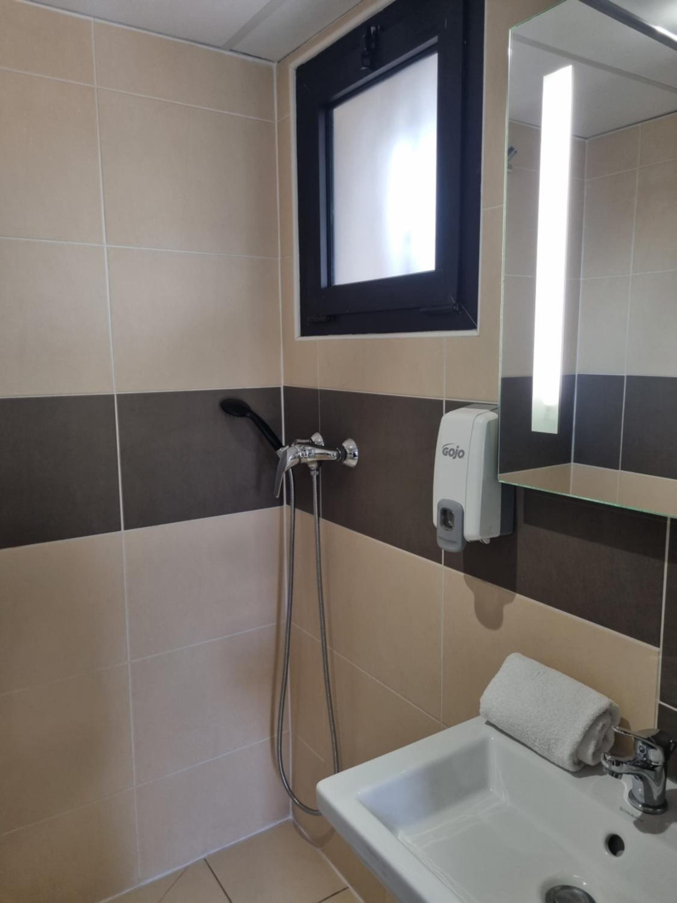 Double Room - Photo 7