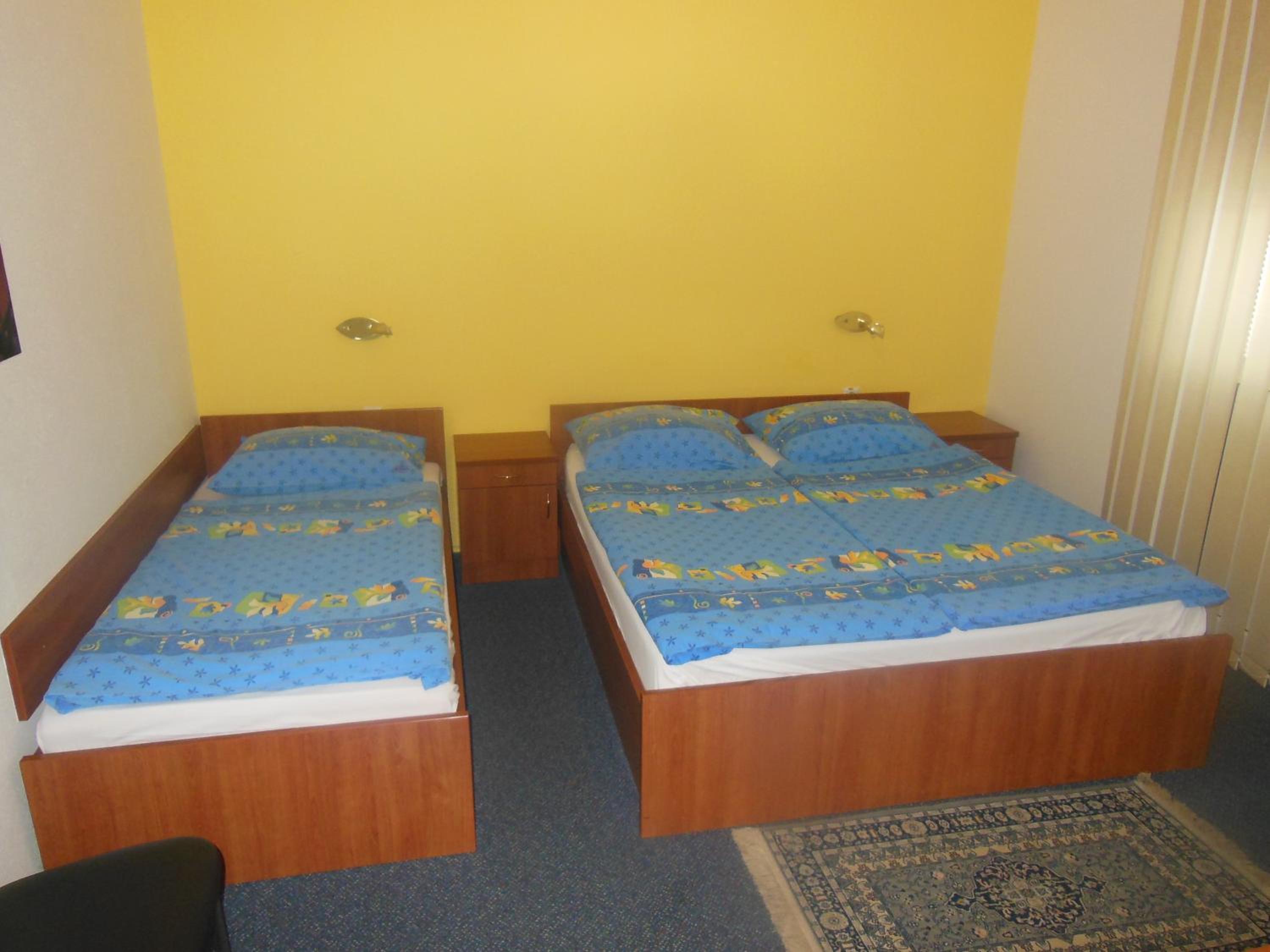 Triple Room with Bathroom - Photo 4