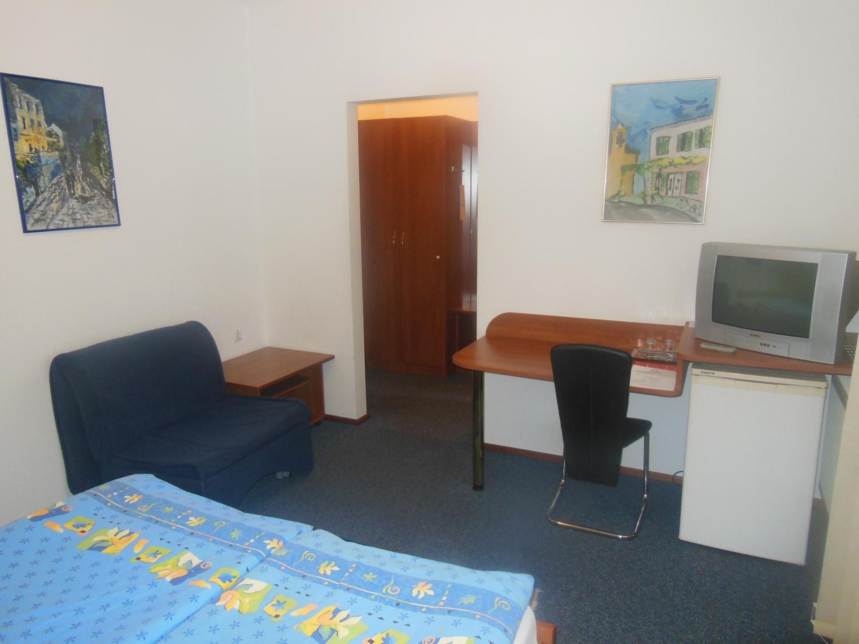 Economy Double or Twin Room - Photo 10