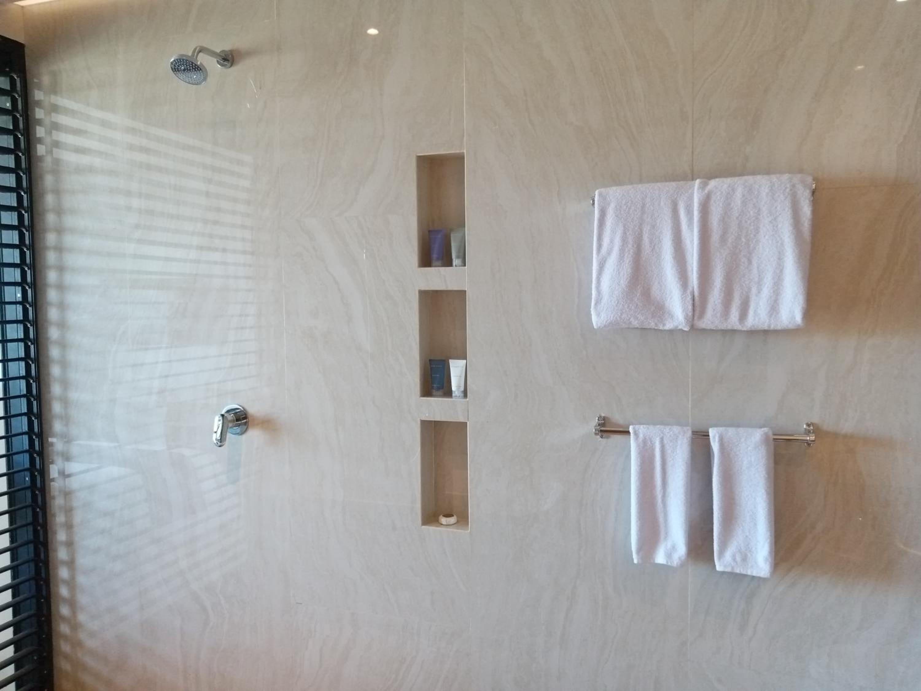 Deluxe Twin Room with Hill View - Photo 3