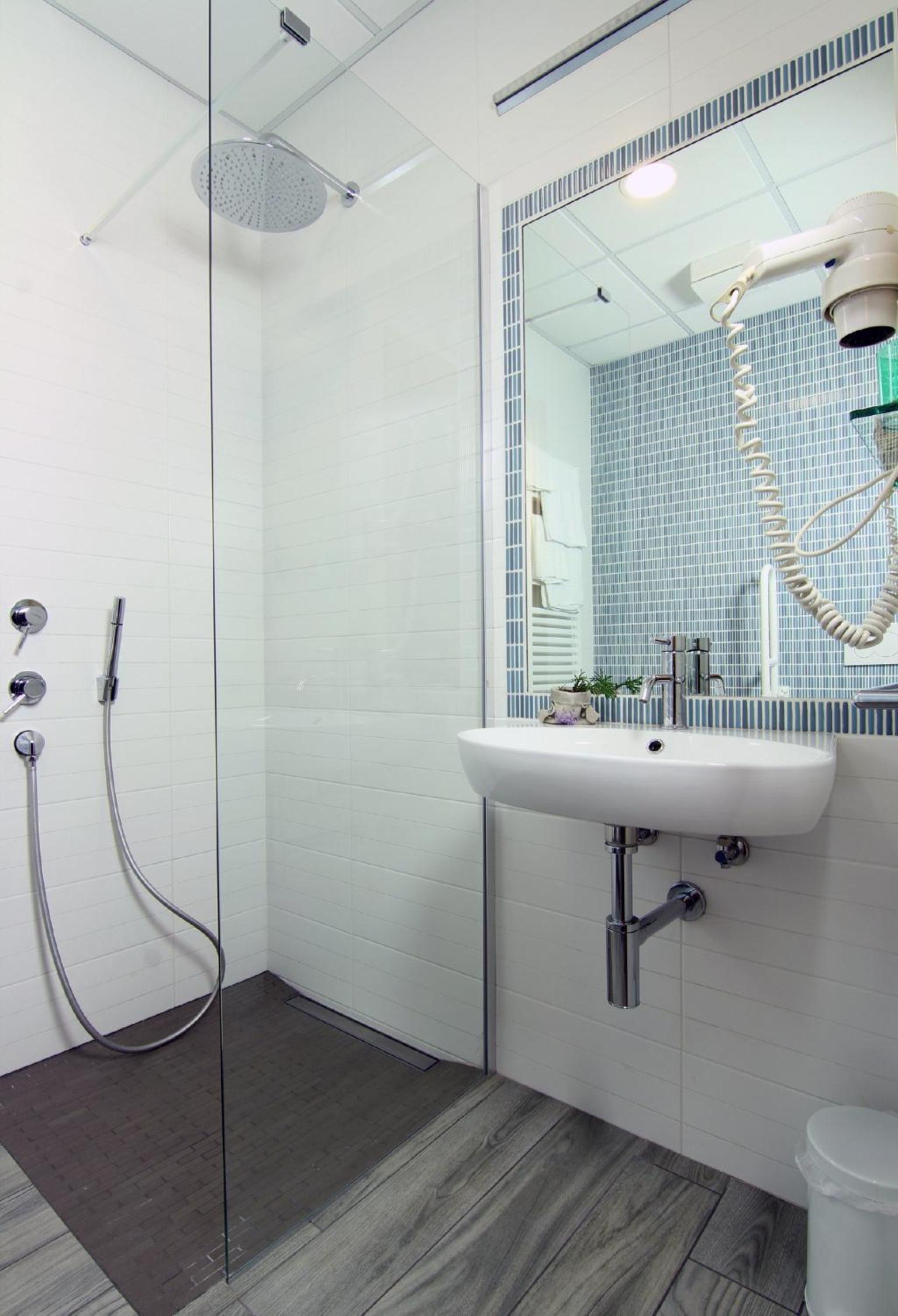 Double Room - Photo 6