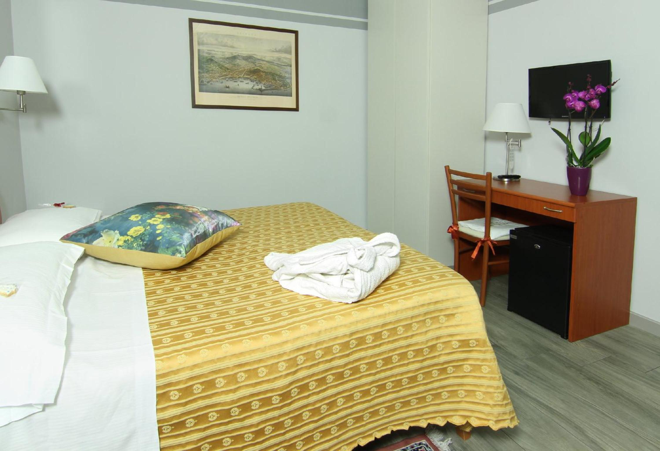 Double Room - Photo 8