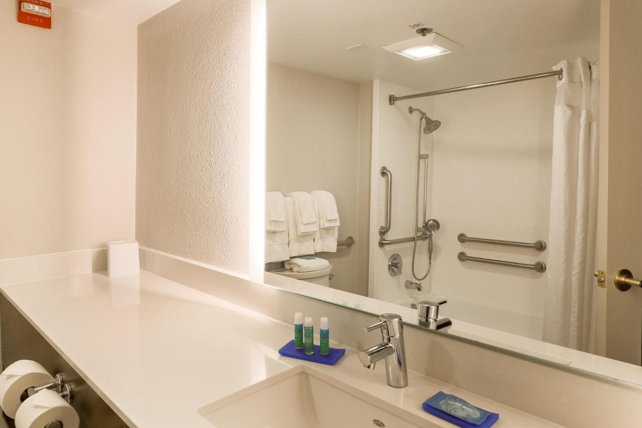 Queen Room - Disability Access - Photo 2