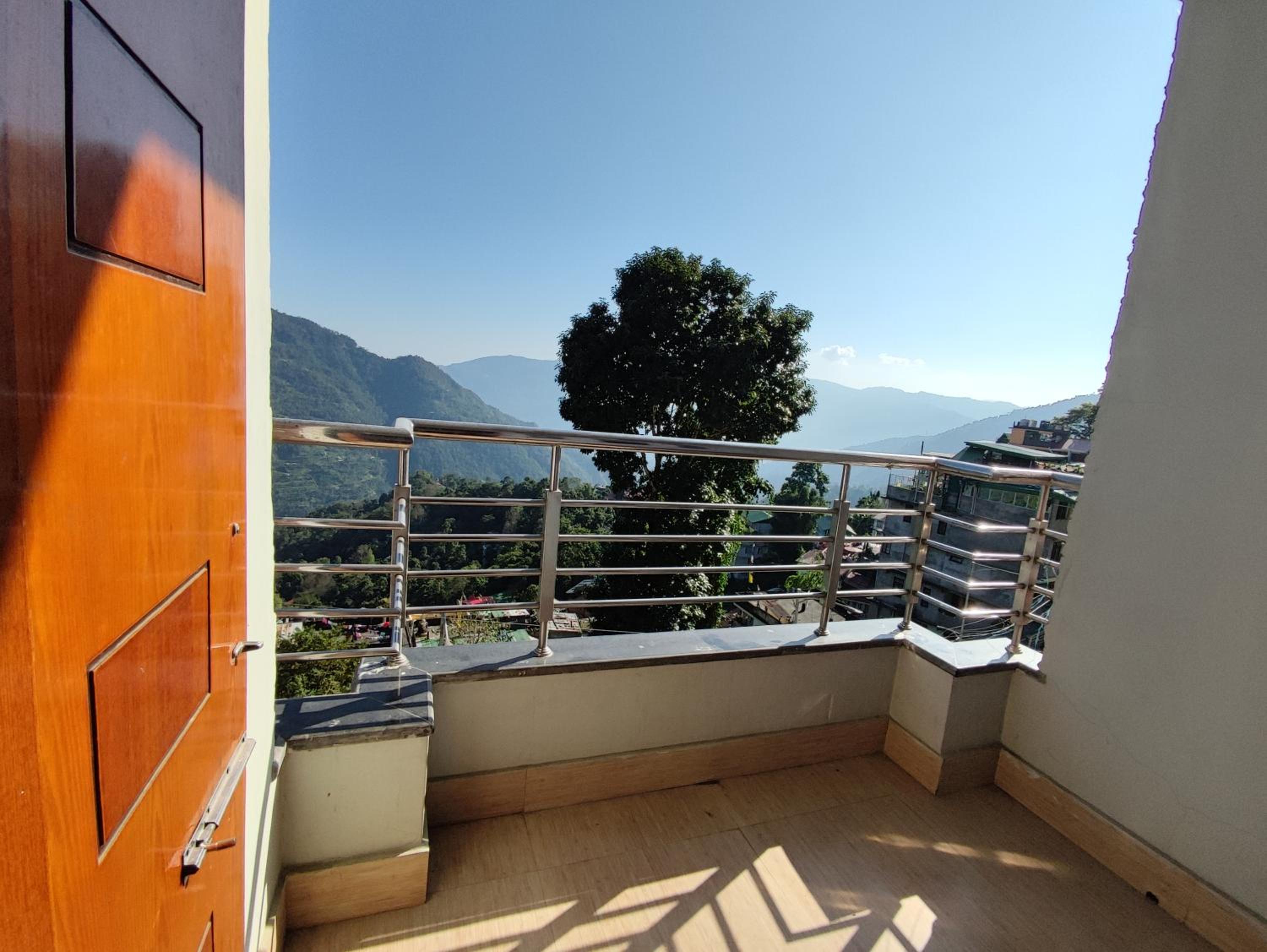 Suite with Mountain View photo 3