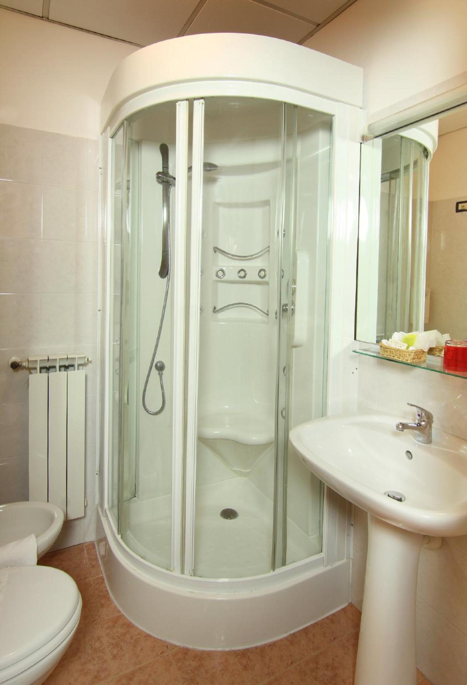 Double Room - Photo 18