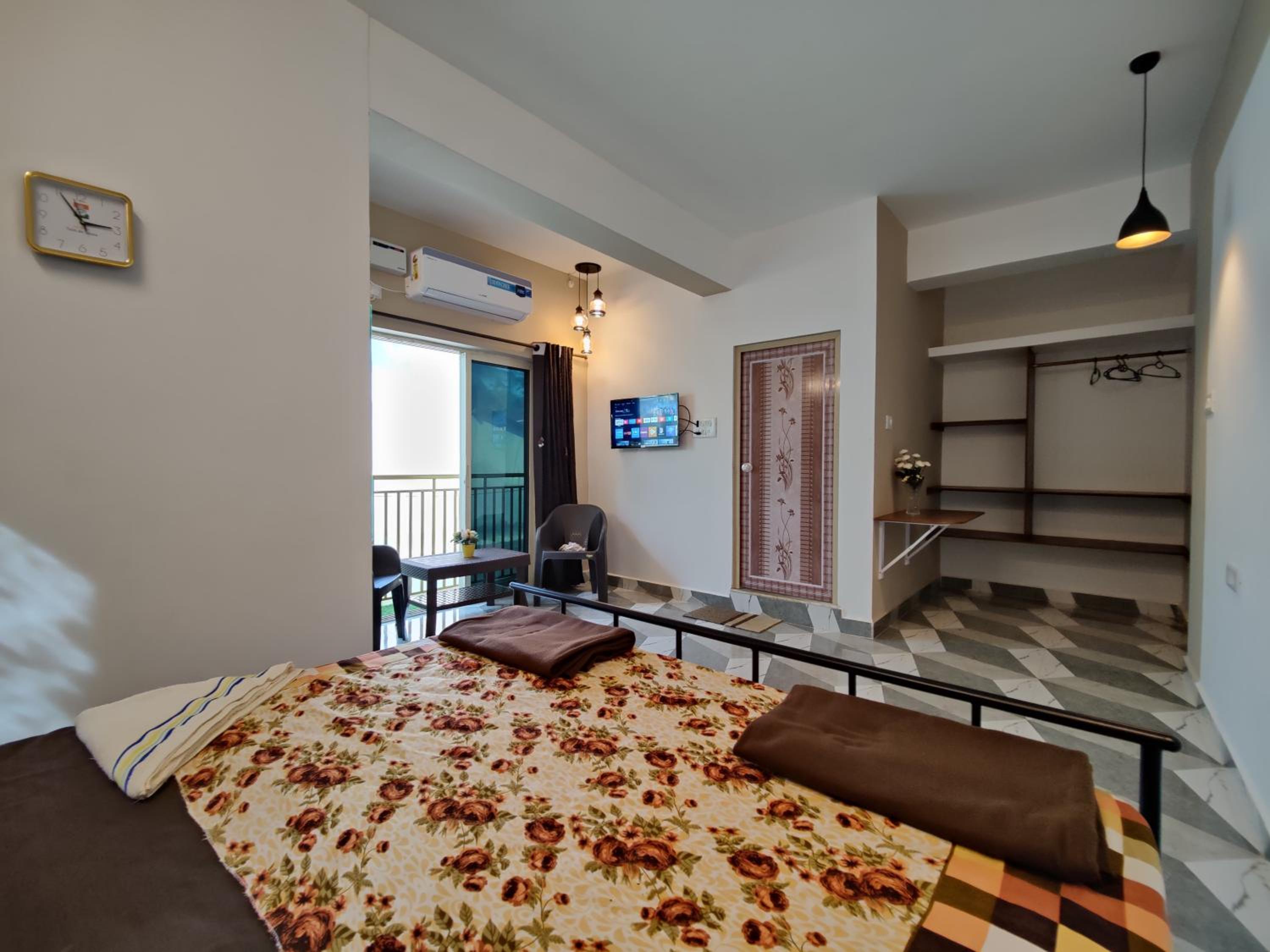 Queen Room with Balcony photo 2
