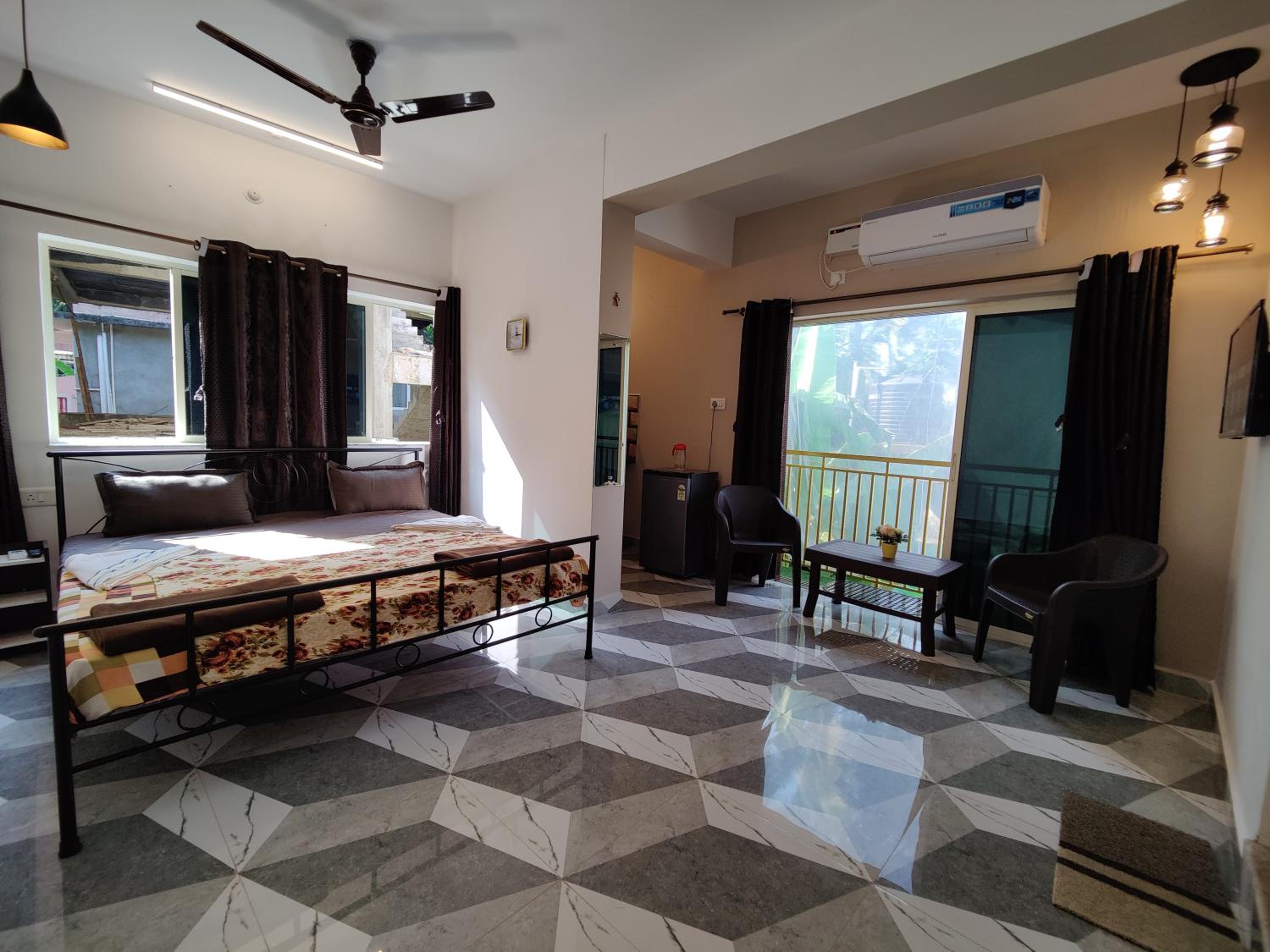 Queen Room with Balcony photo 3