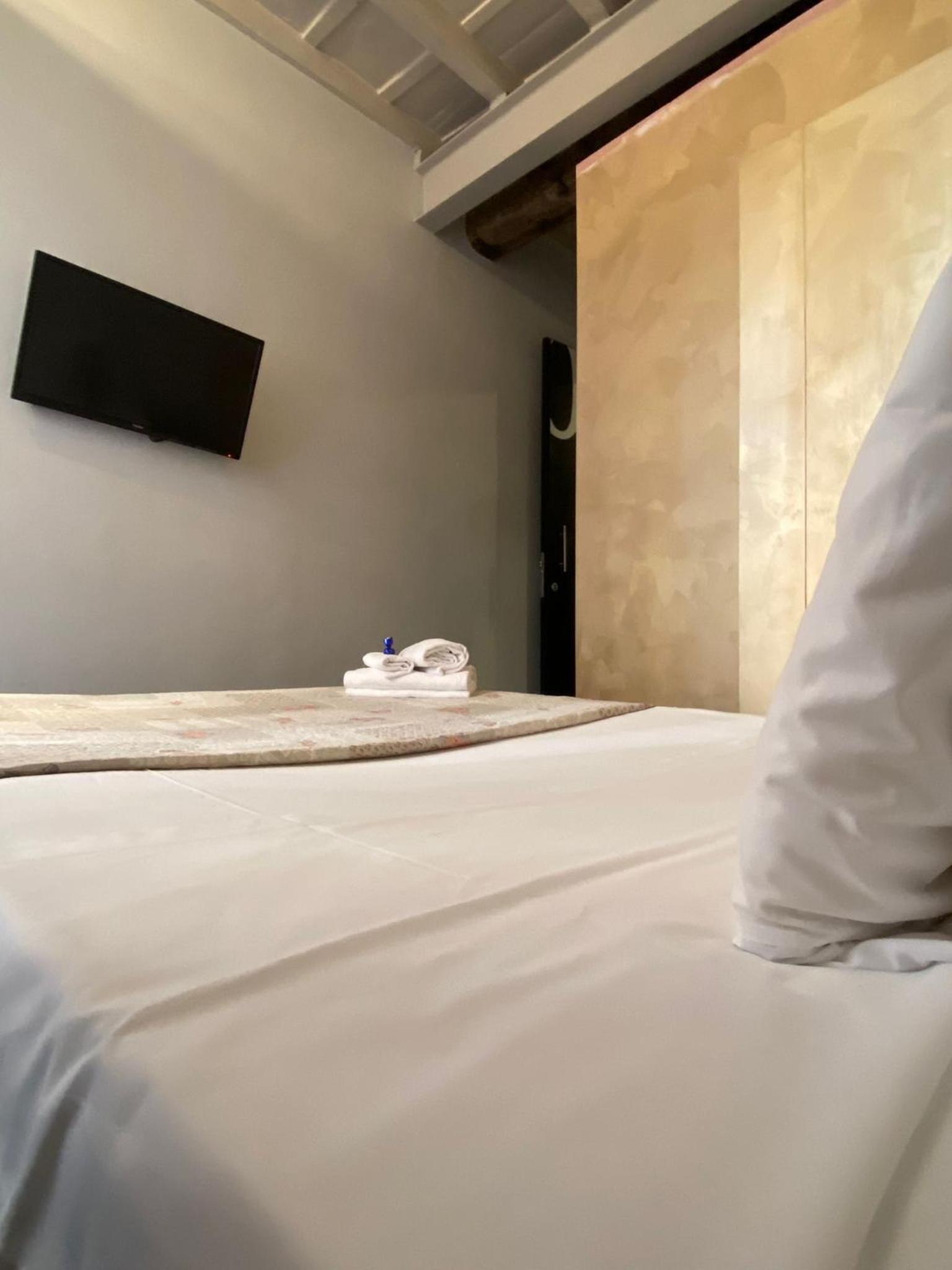 Small Single Room photo 2