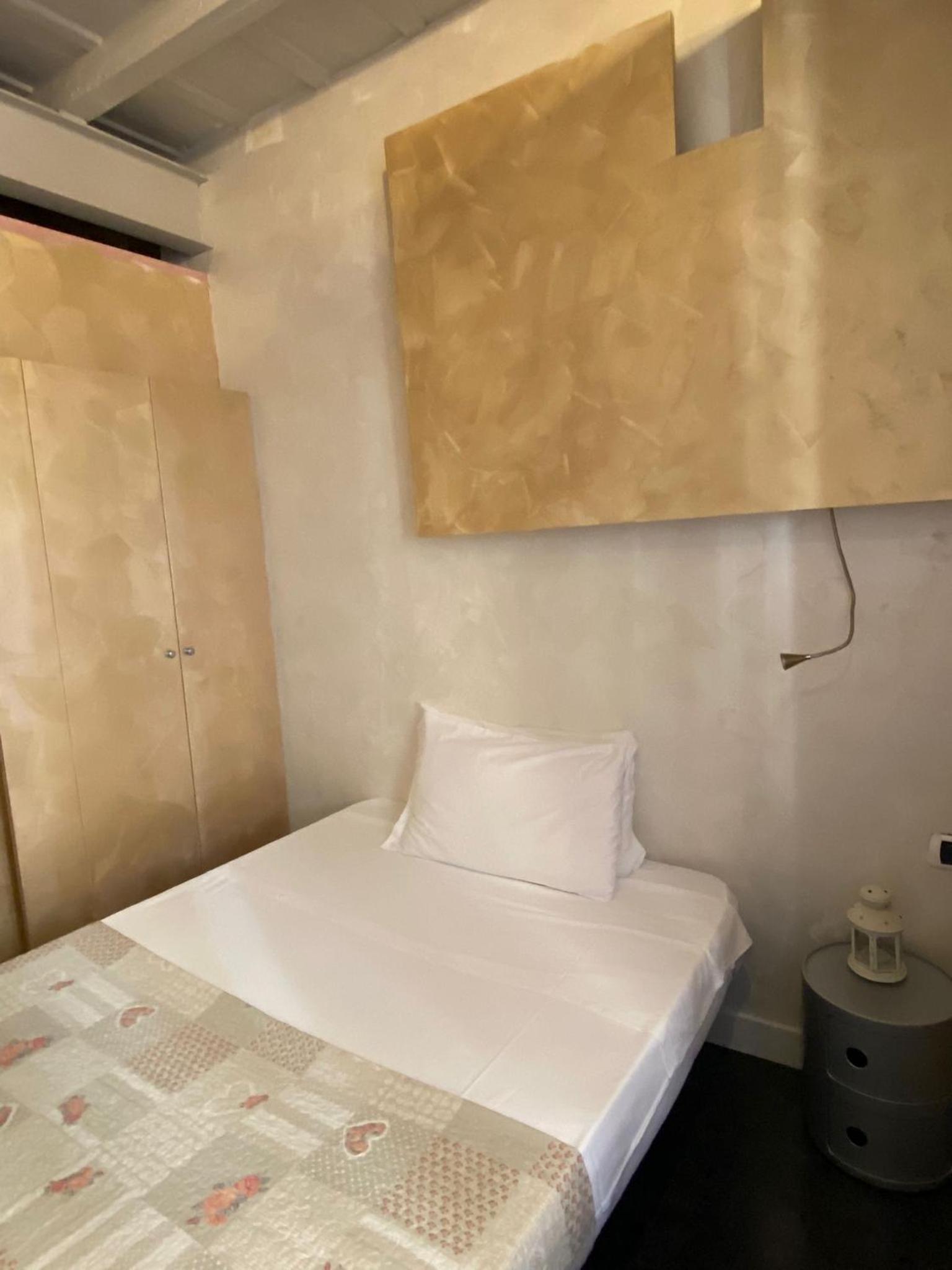 Small Single Room photo 3