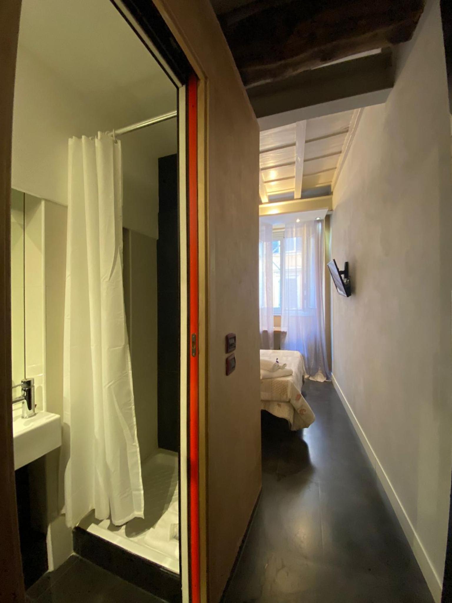 Small Single Room photo 2