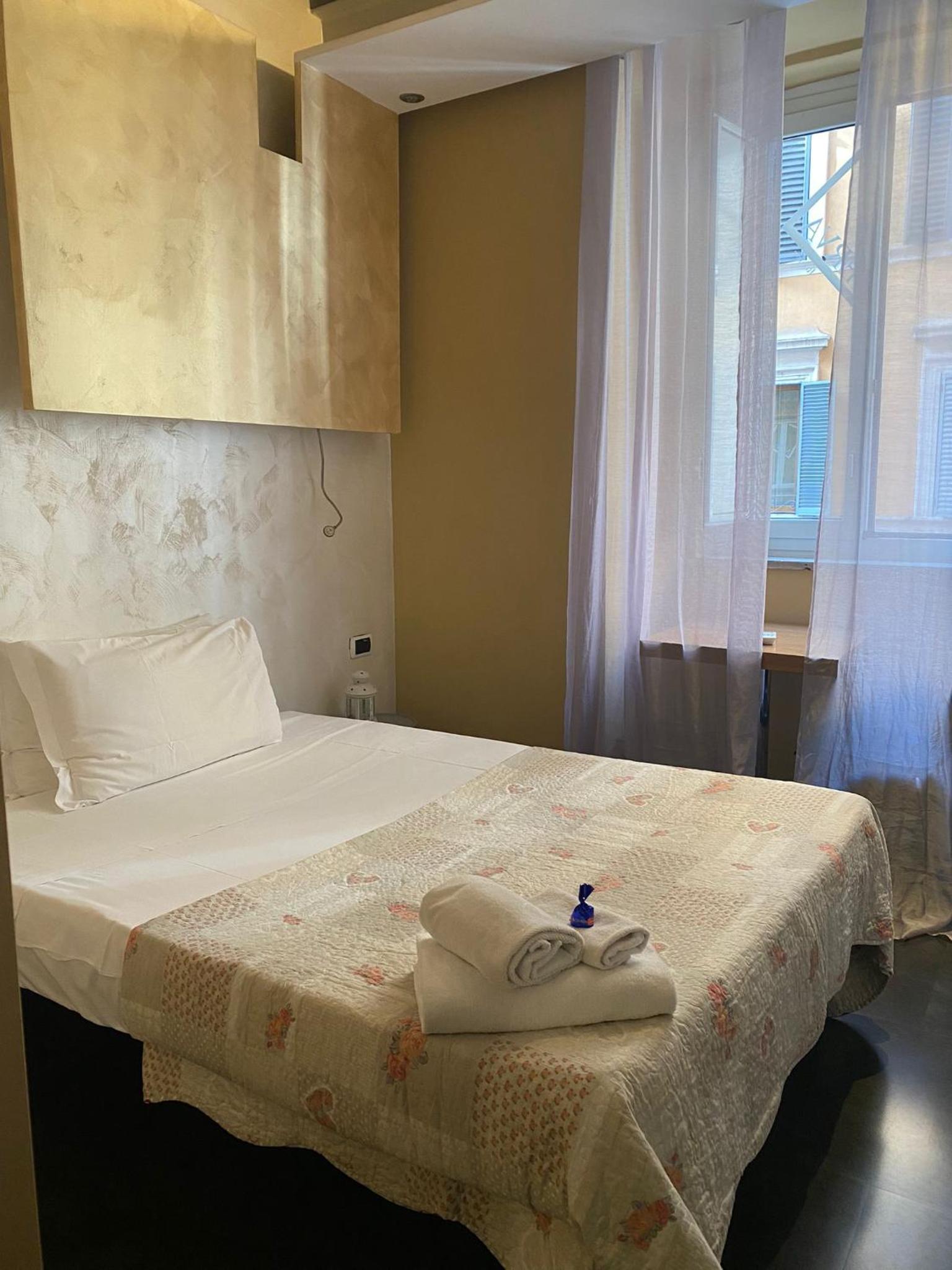 Small Single Room photo 1