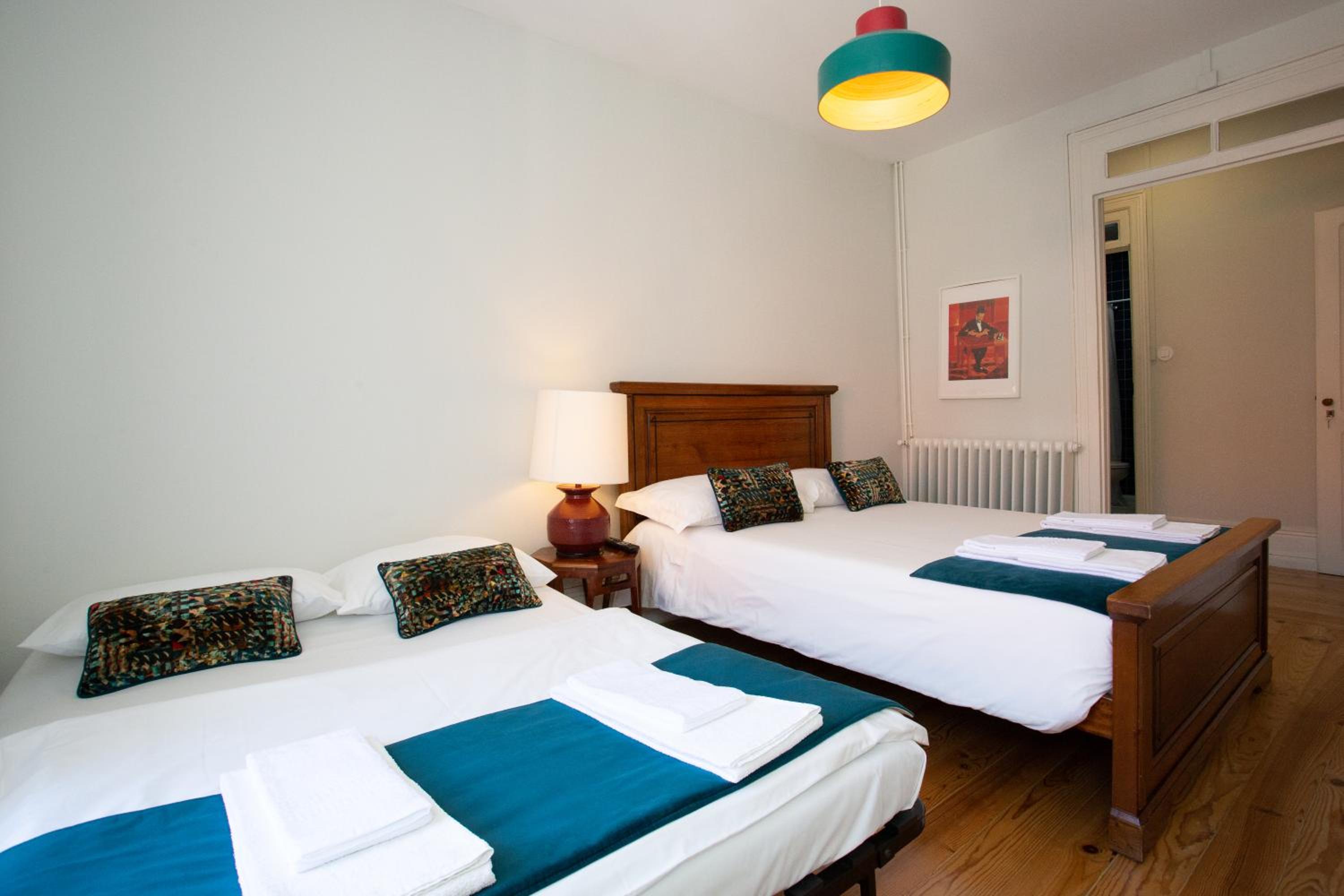 Quadruple Room with Private Bathroom - Photo 4