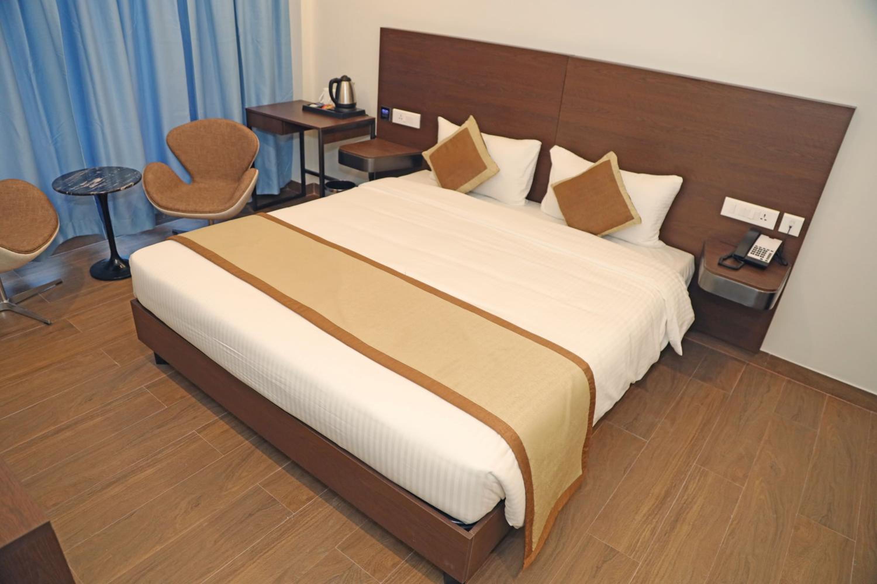 Deluxe Room - Photo 2