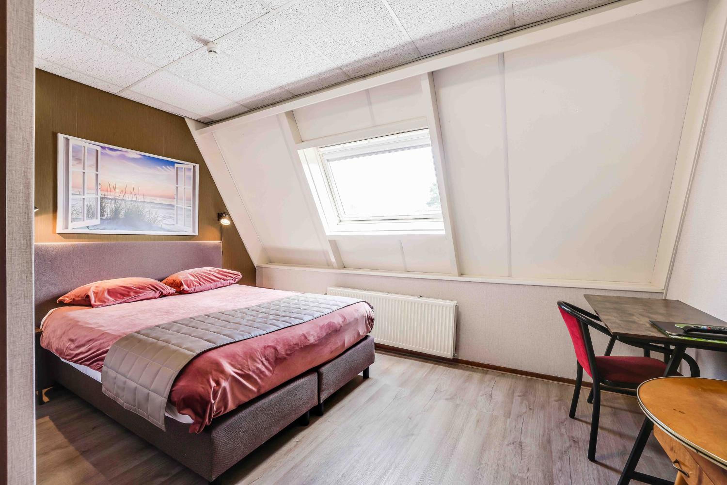 Double or Twin Room - Photo 4