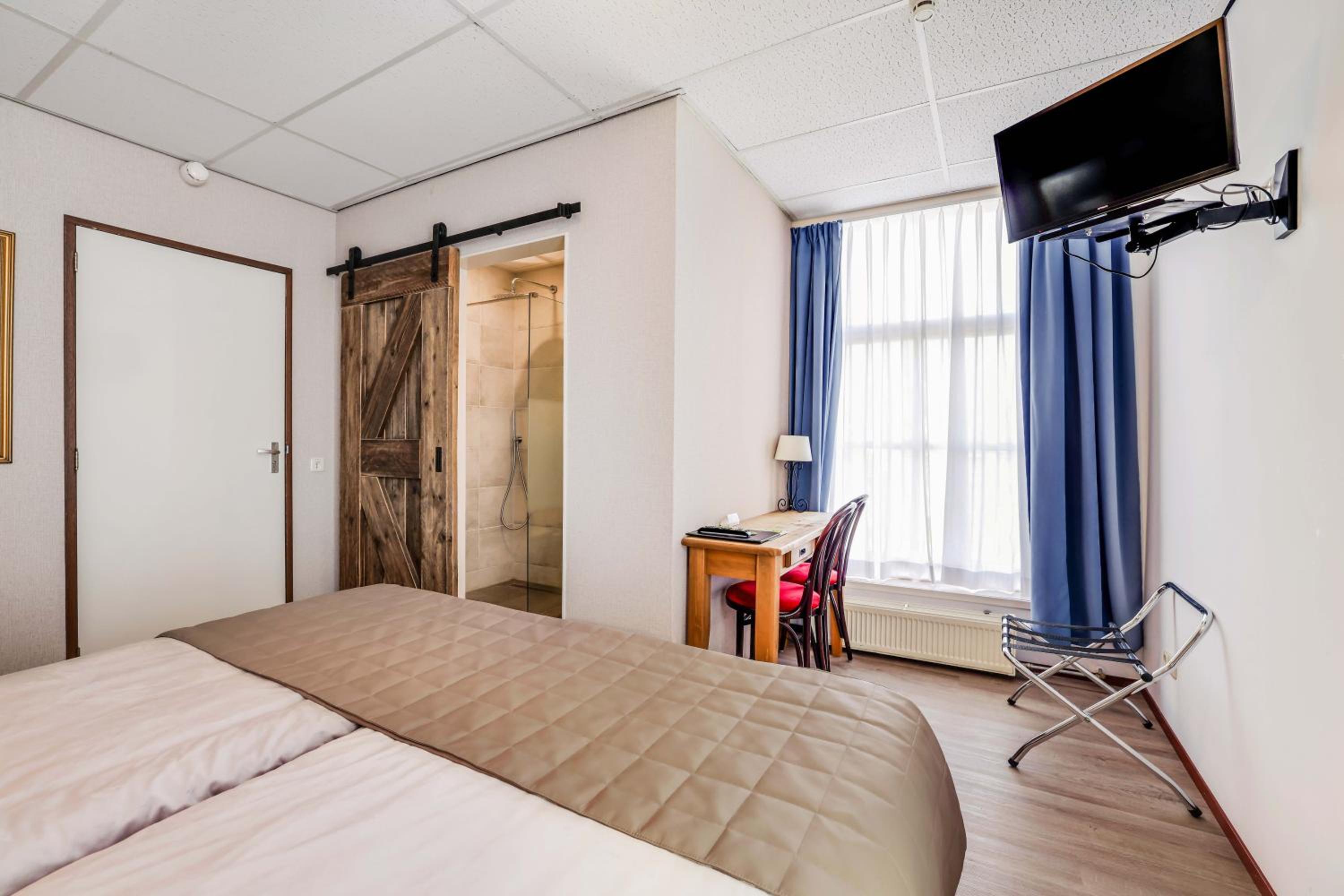 Double or Twin Room - Photo 3