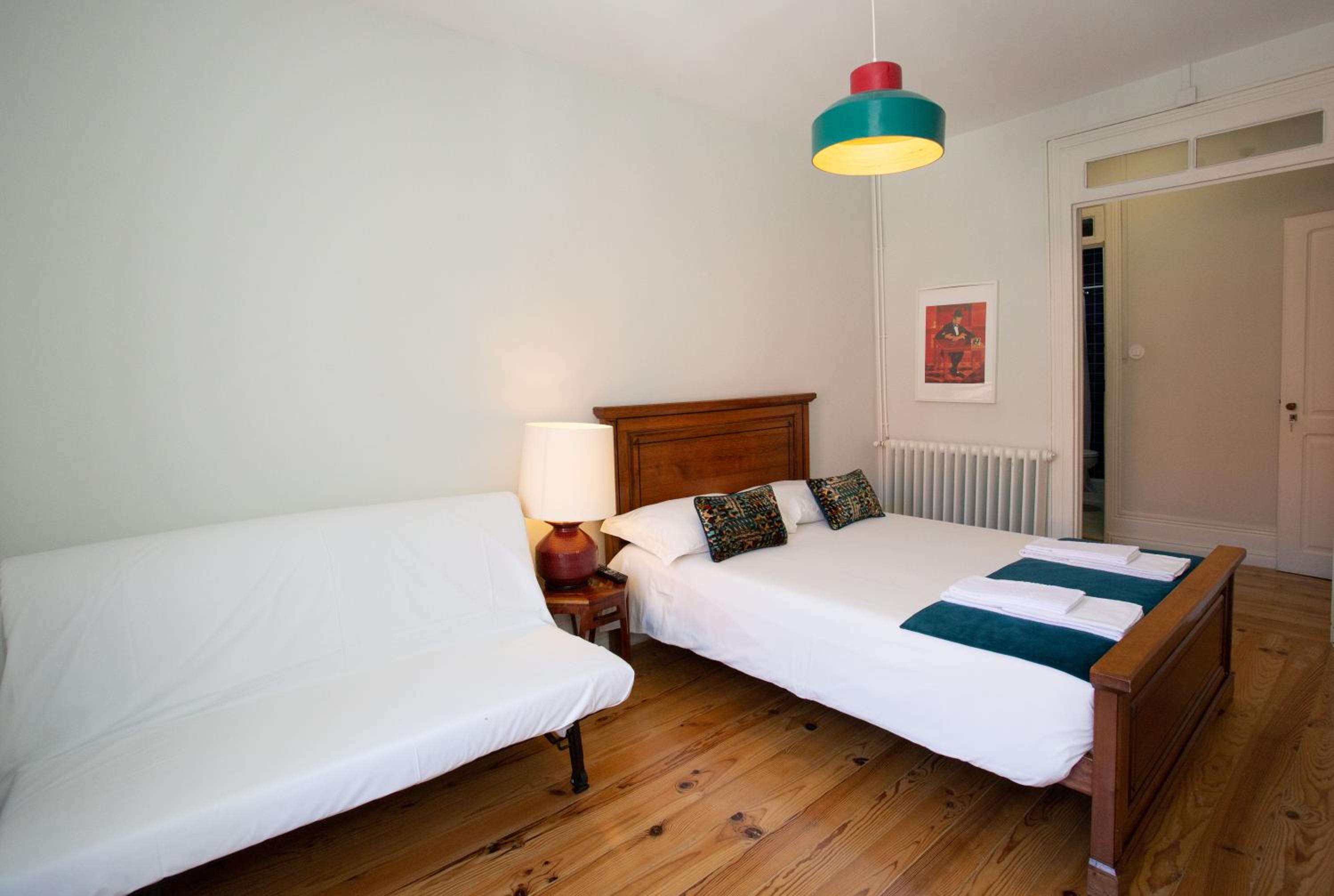 Quadruple Room with Private Bathroom - Photo 7