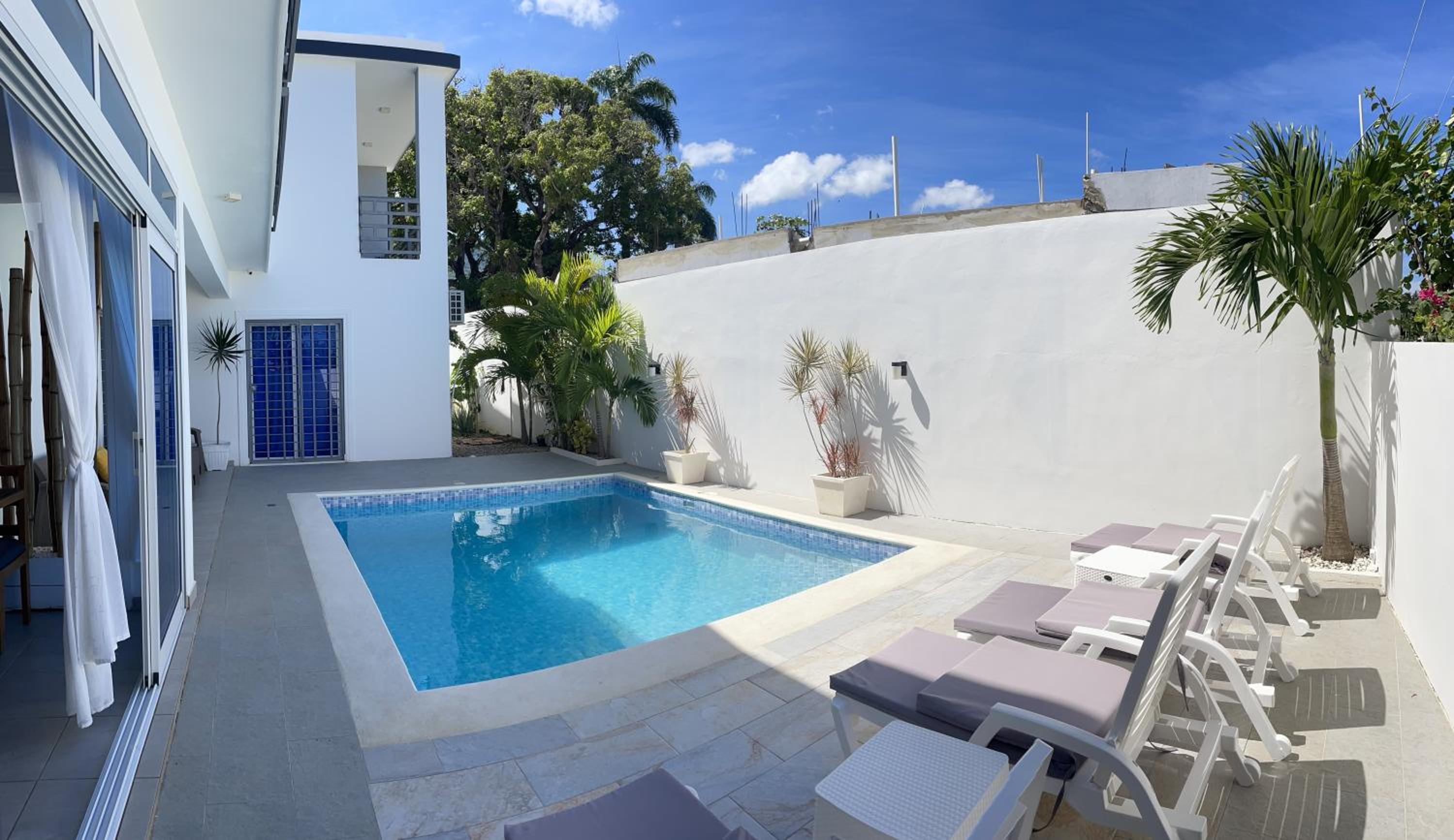 Junior Suite with Pool View - Photo 3