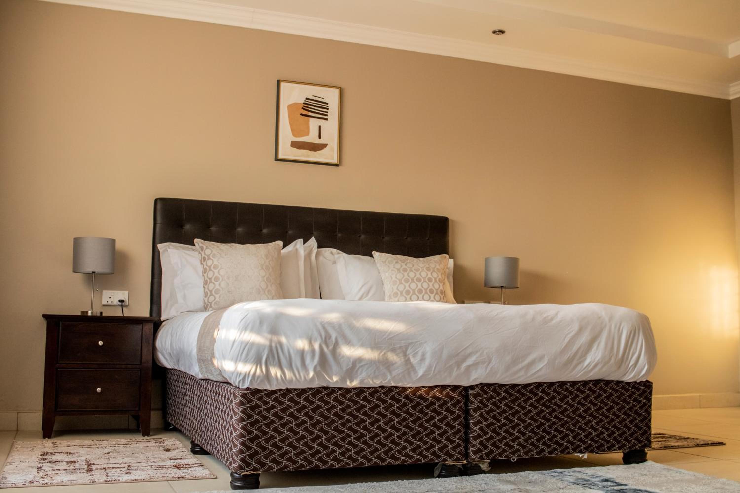 Deluxe King Room photo 3