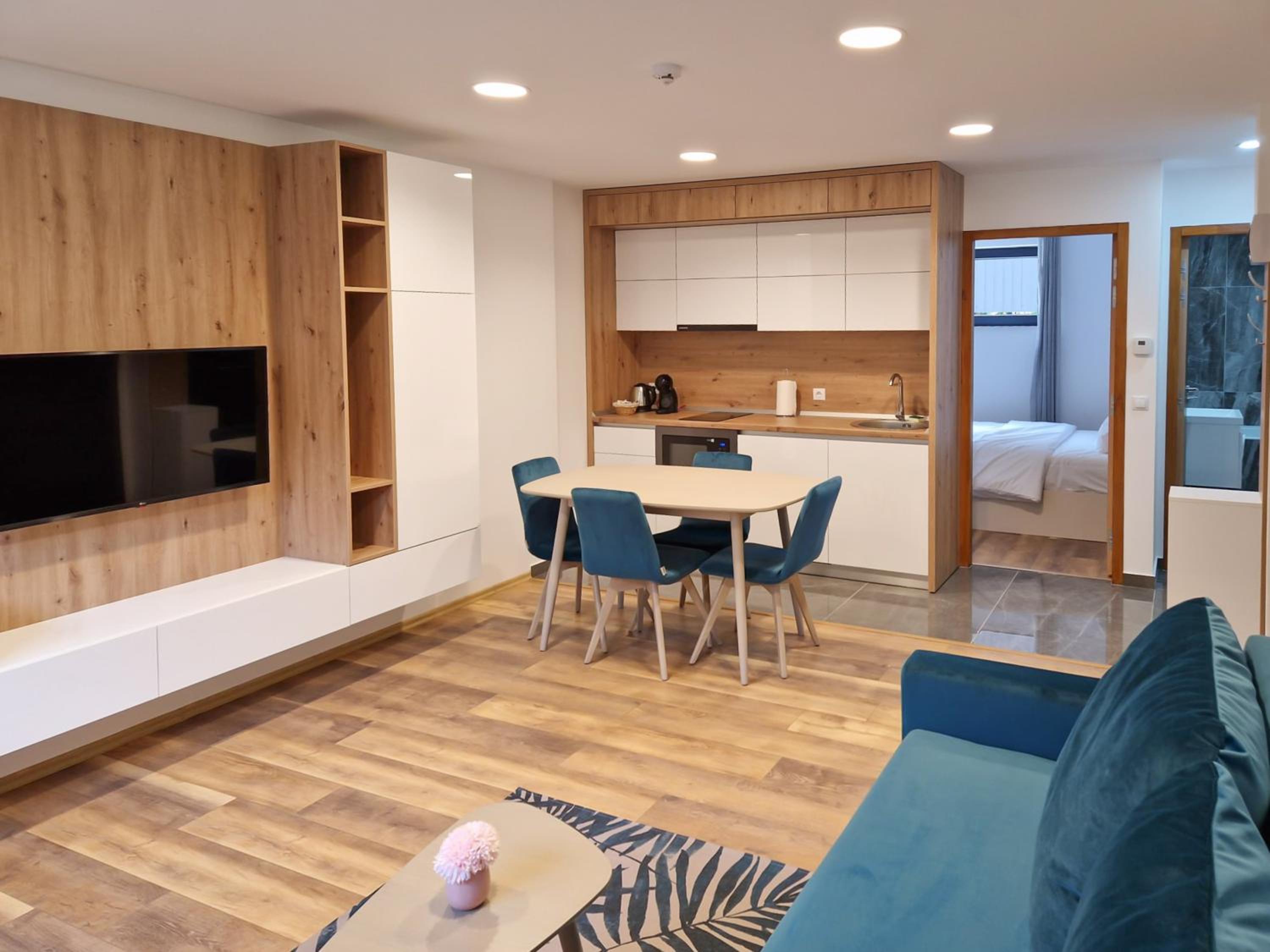 Apartment - Ground Floor - Photo 2